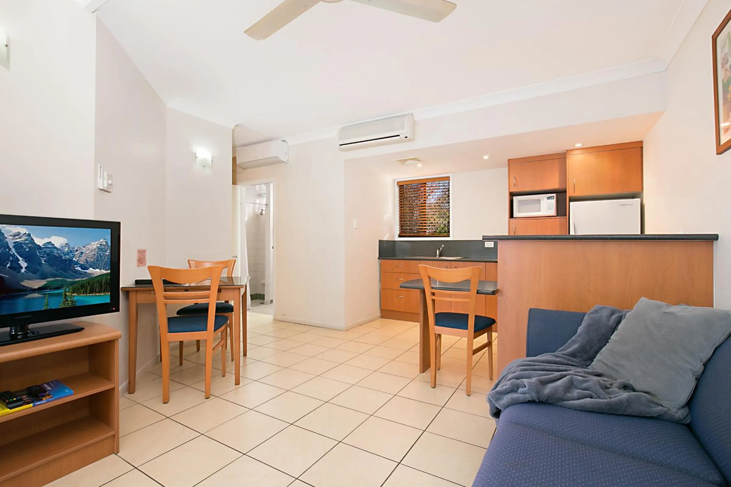 TV and multimedia in South Gladstone Motel