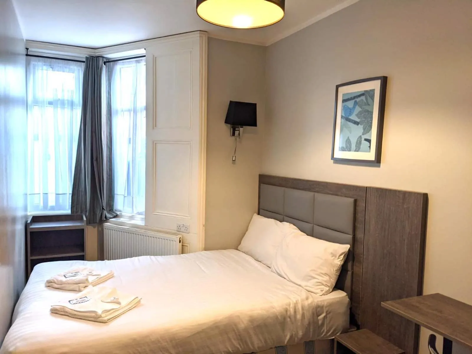 Photo of the whole room, Bed in Comfotel BLU