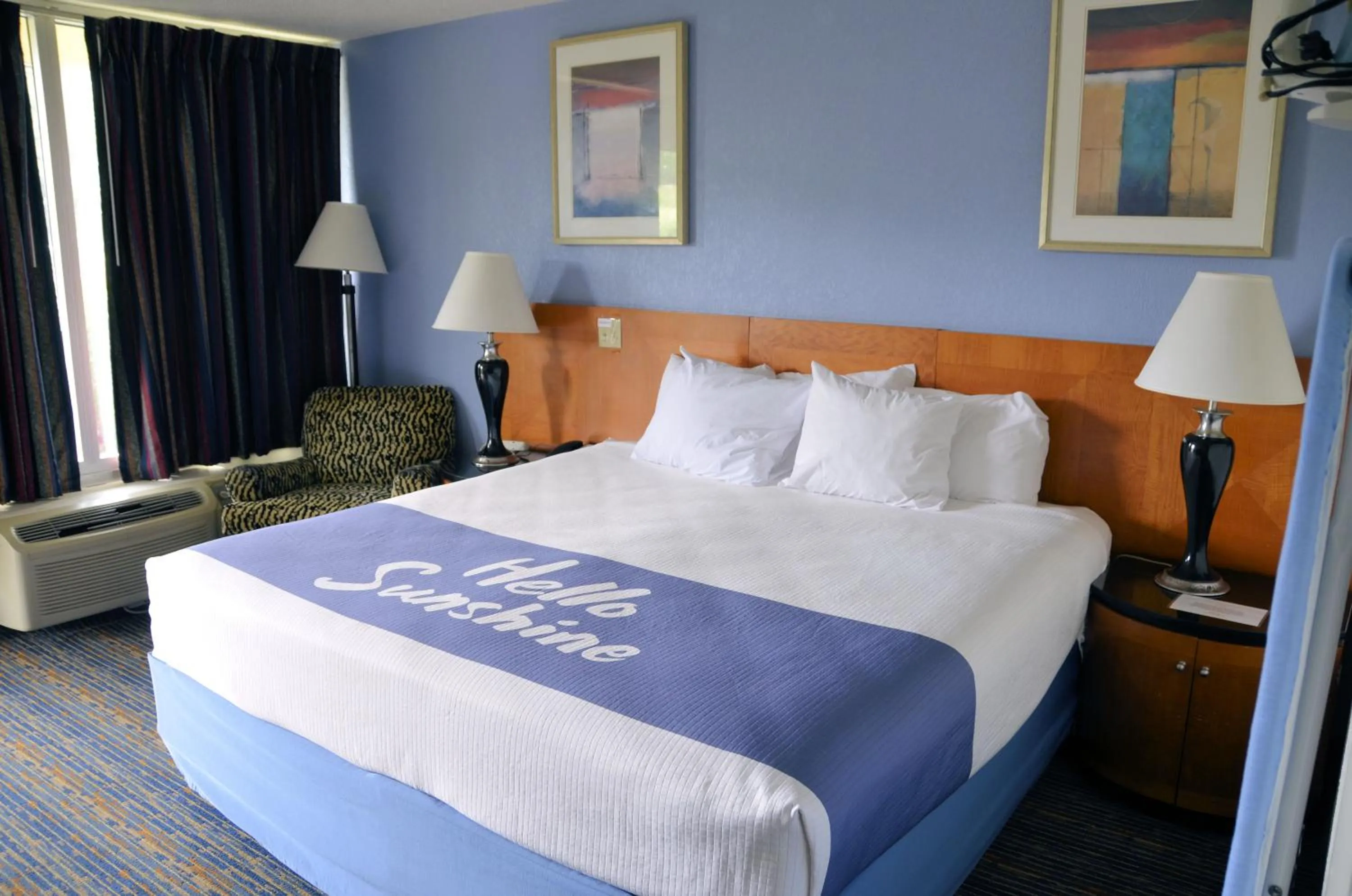 View (from property/room), Bed in Days Inn by Wyndham Luray Shenandoah