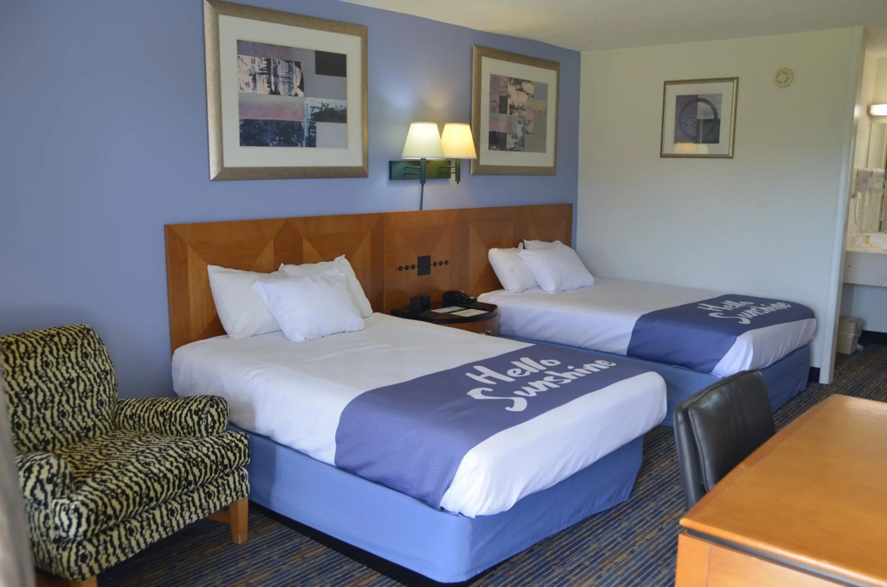 View (from property/room), Bed in Days Inn by Wyndham Luray Shenandoah