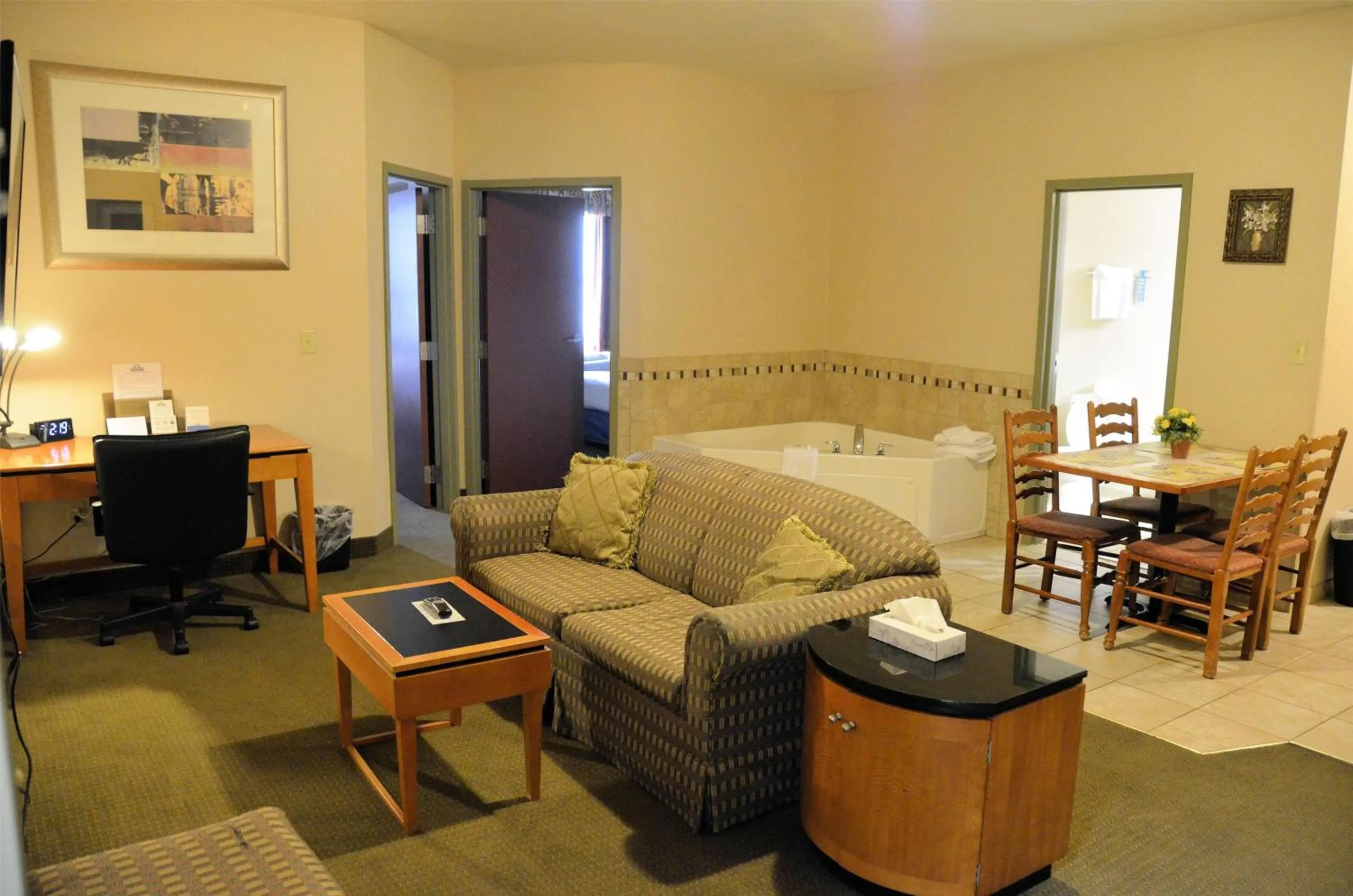 Photo of the whole room, Bed in Days Inn by Wyndham Luray Shenandoah