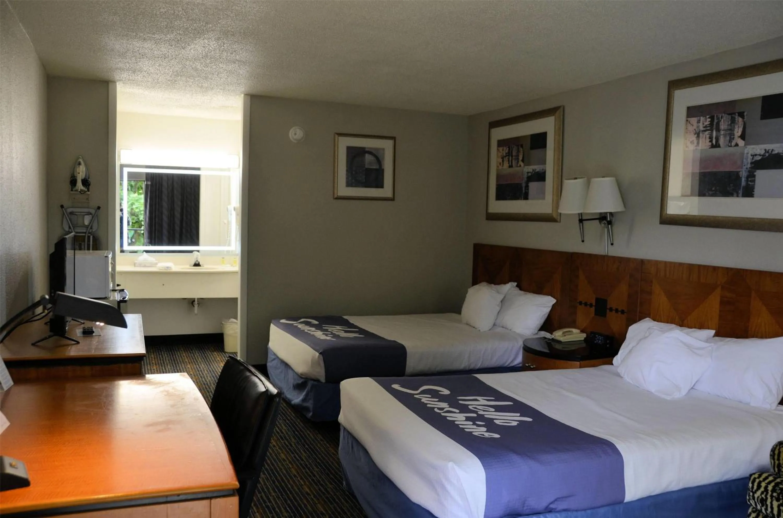Photo of the whole room, Bed in Days Inn by Wyndham Luray Shenandoah