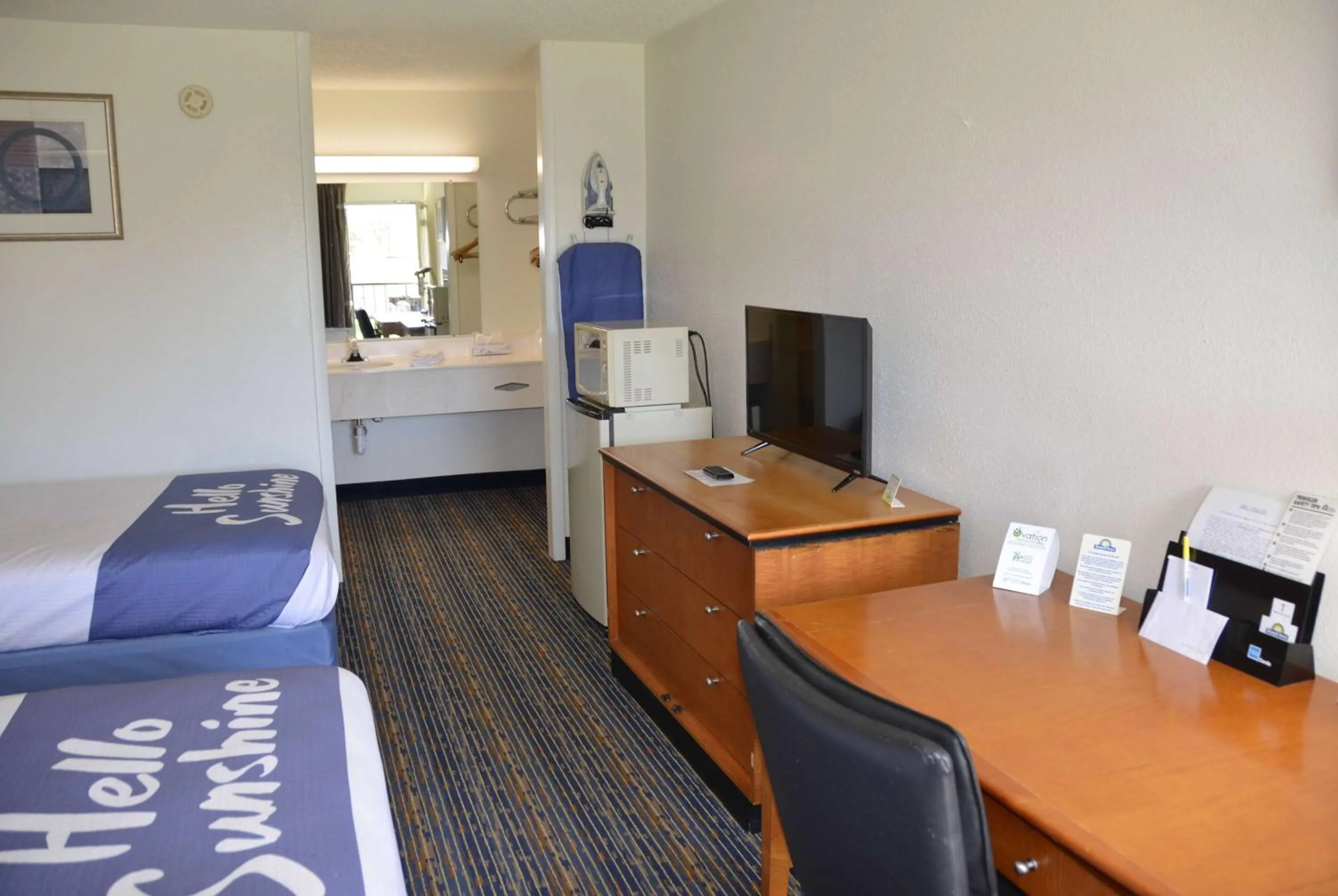 Photo of the whole room, Bed in Days Inn by Wyndham Luray Shenandoah