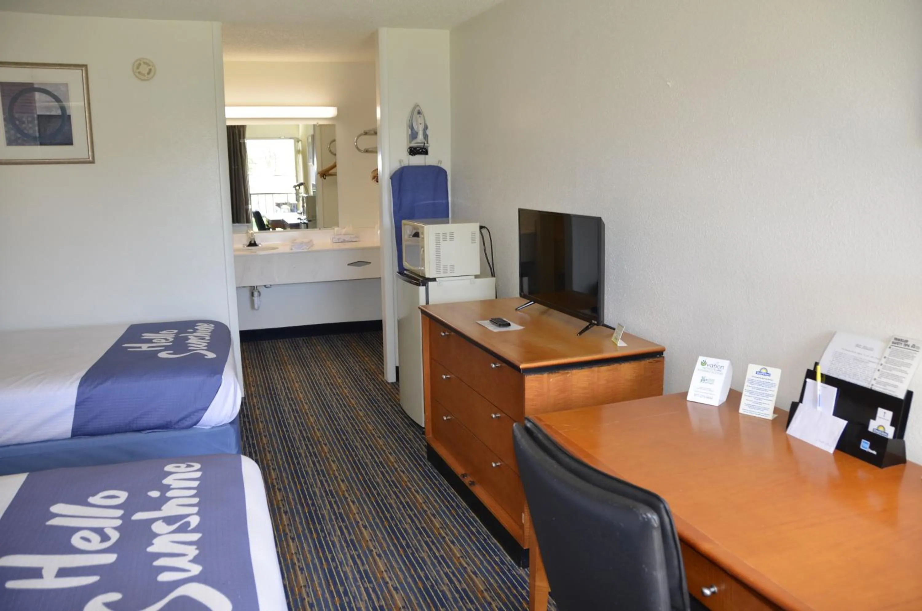 View (from property/room), Bed in Days Inn by Wyndham Luray Shenandoah