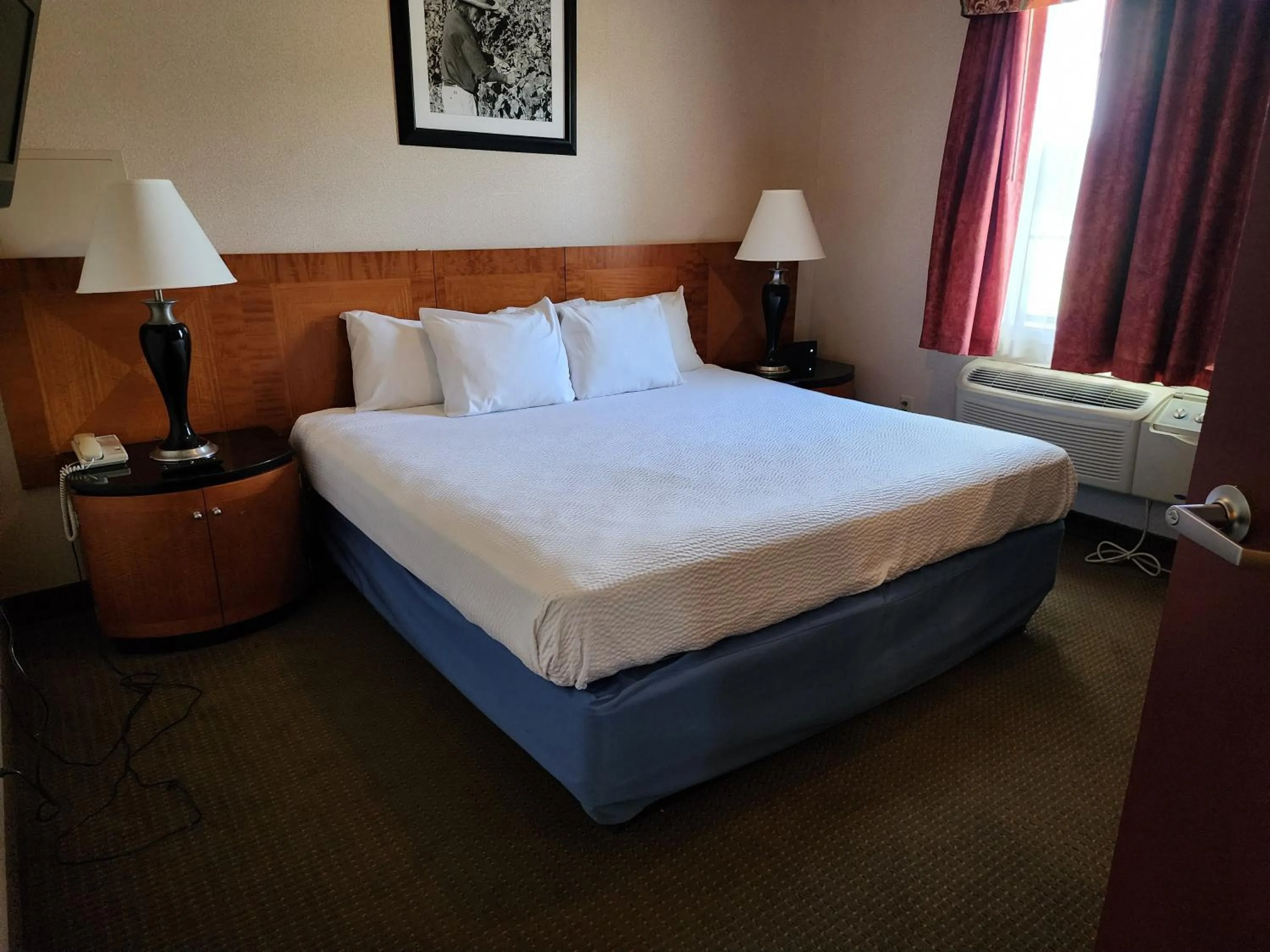 Bed in Days Inn by Wyndham Luray Shenandoah
