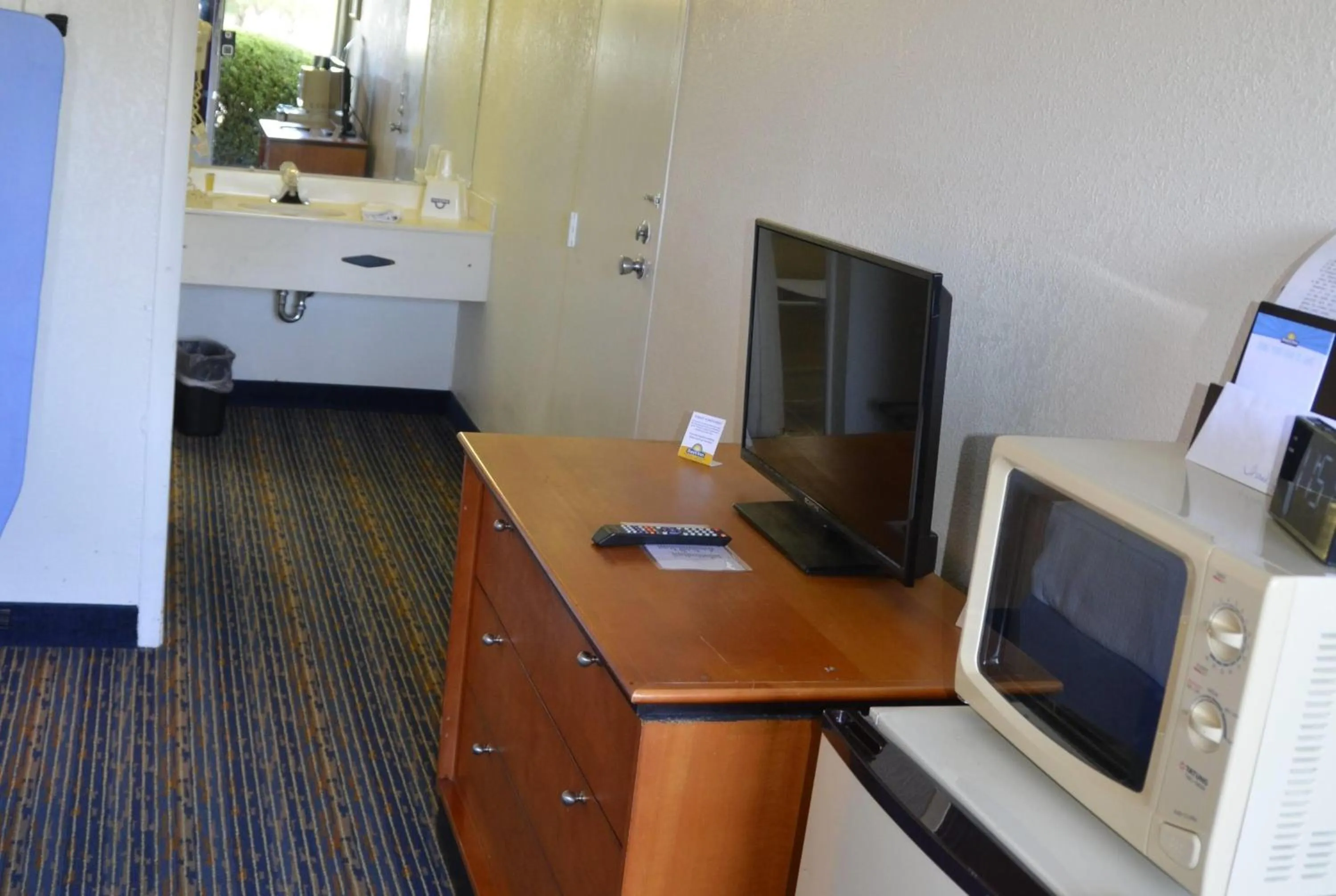 Photo of the whole room in Days Inn by Wyndham Luray Shenandoah