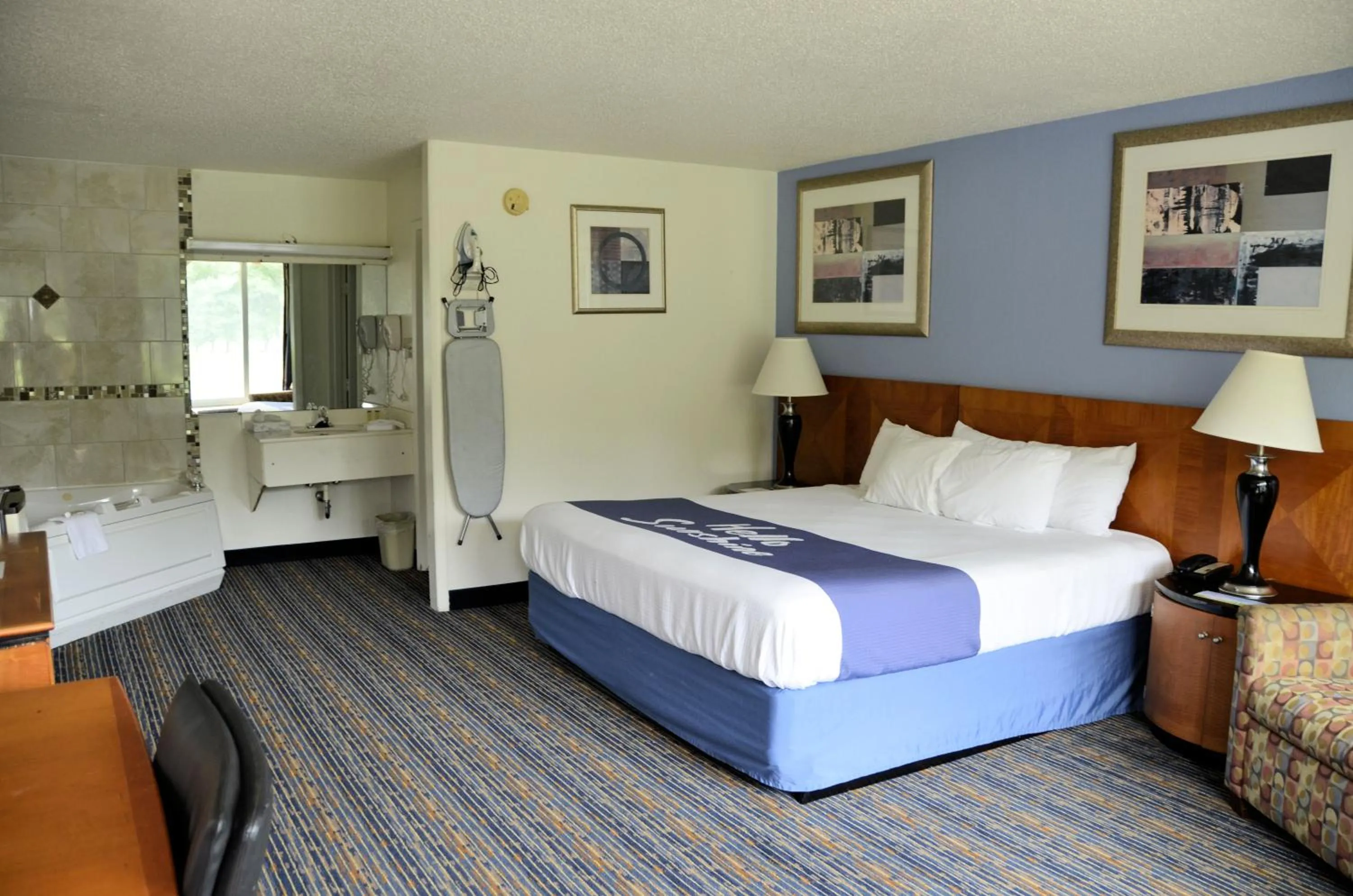 View (from property/room), Bed in Days Inn by Wyndham Luray Shenandoah