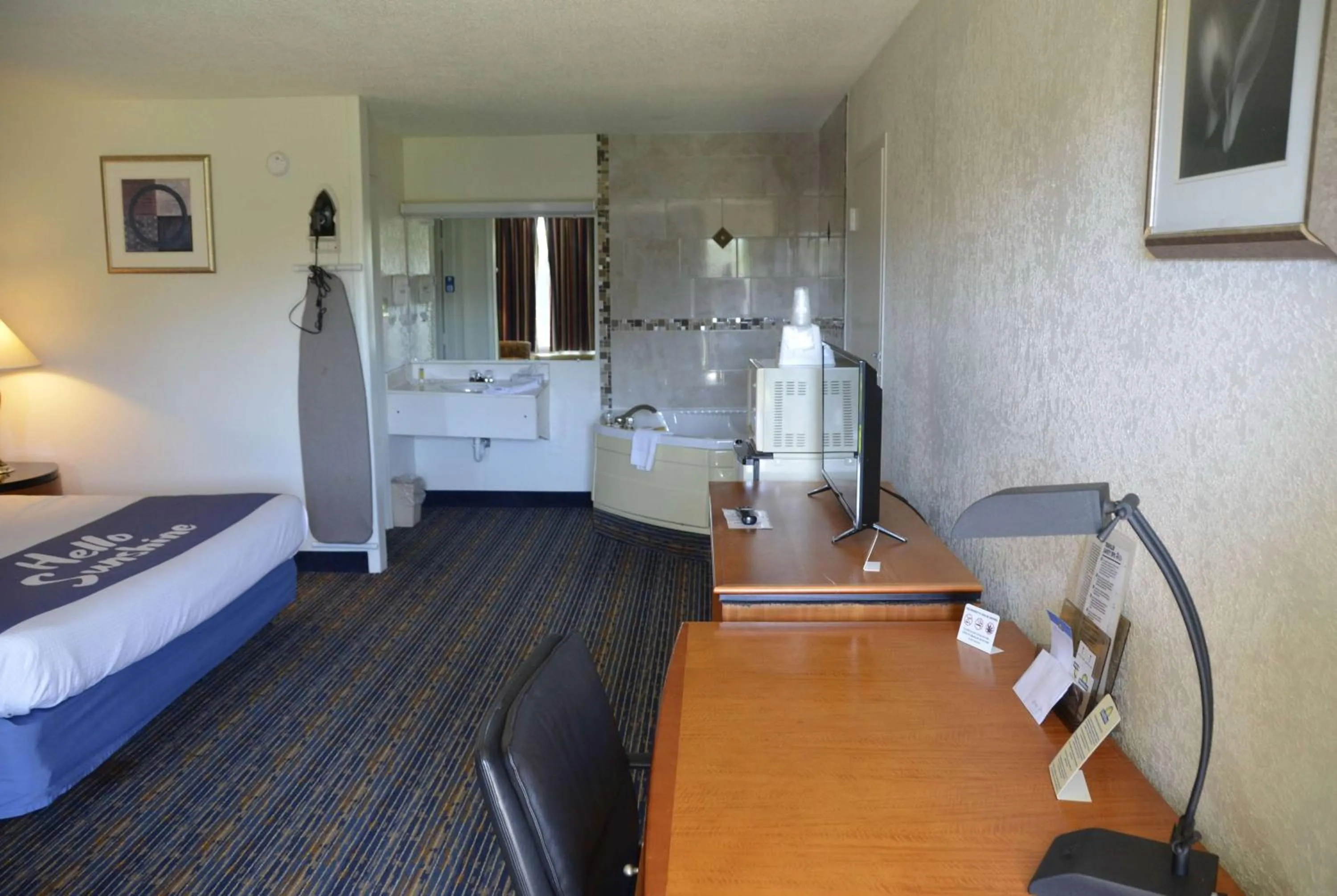 Photo of the whole room, Bed in Days Inn by Wyndham Luray Shenandoah