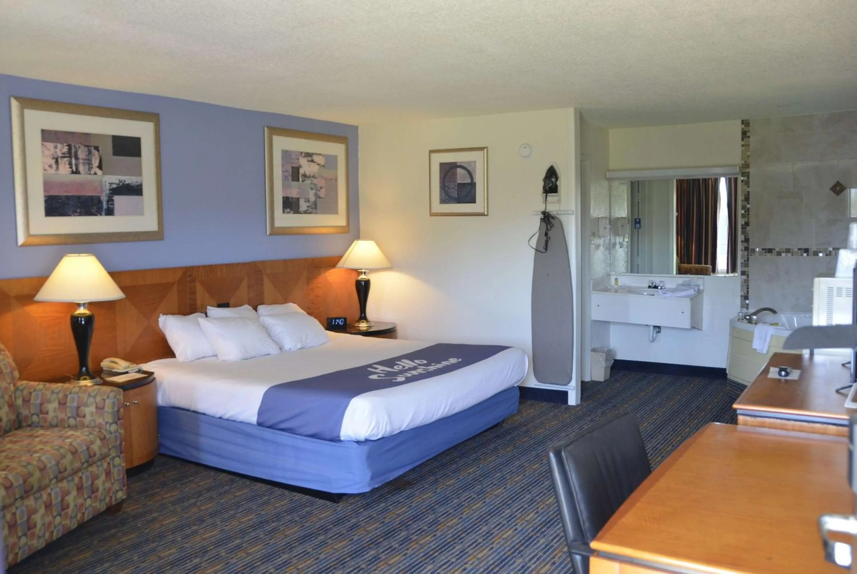Photo of the whole room, Bed in Days Inn by Wyndham Luray Shenandoah