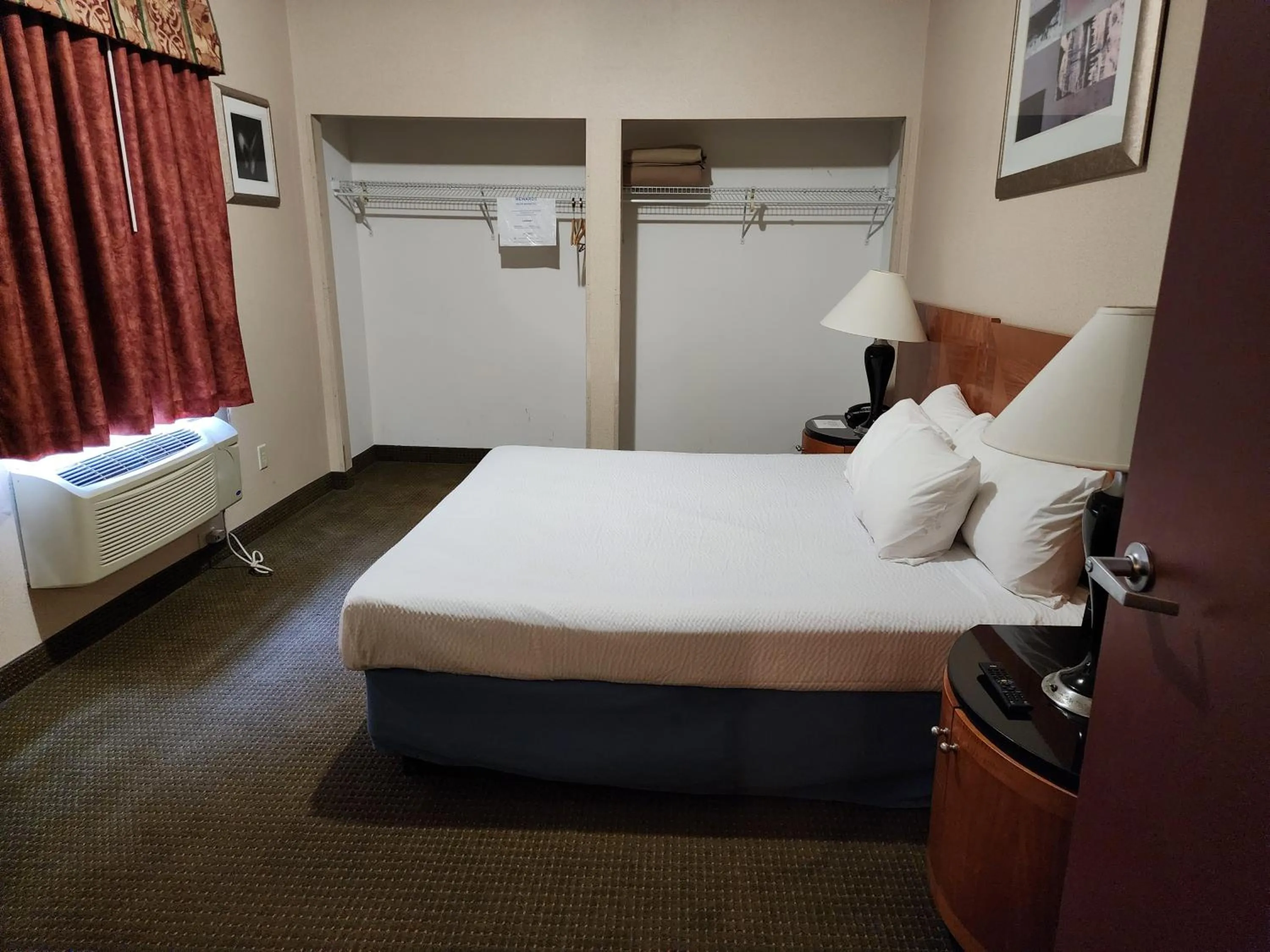 Bed in Days Inn by Wyndham Luray Shenandoah