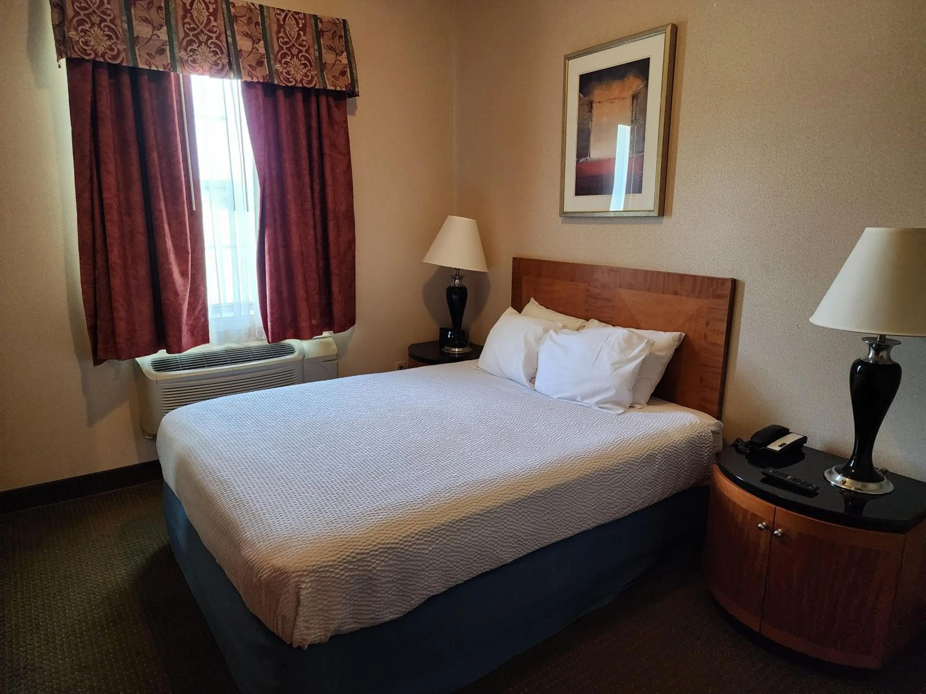 Bed in Days Inn by Wyndham Luray Shenandoah