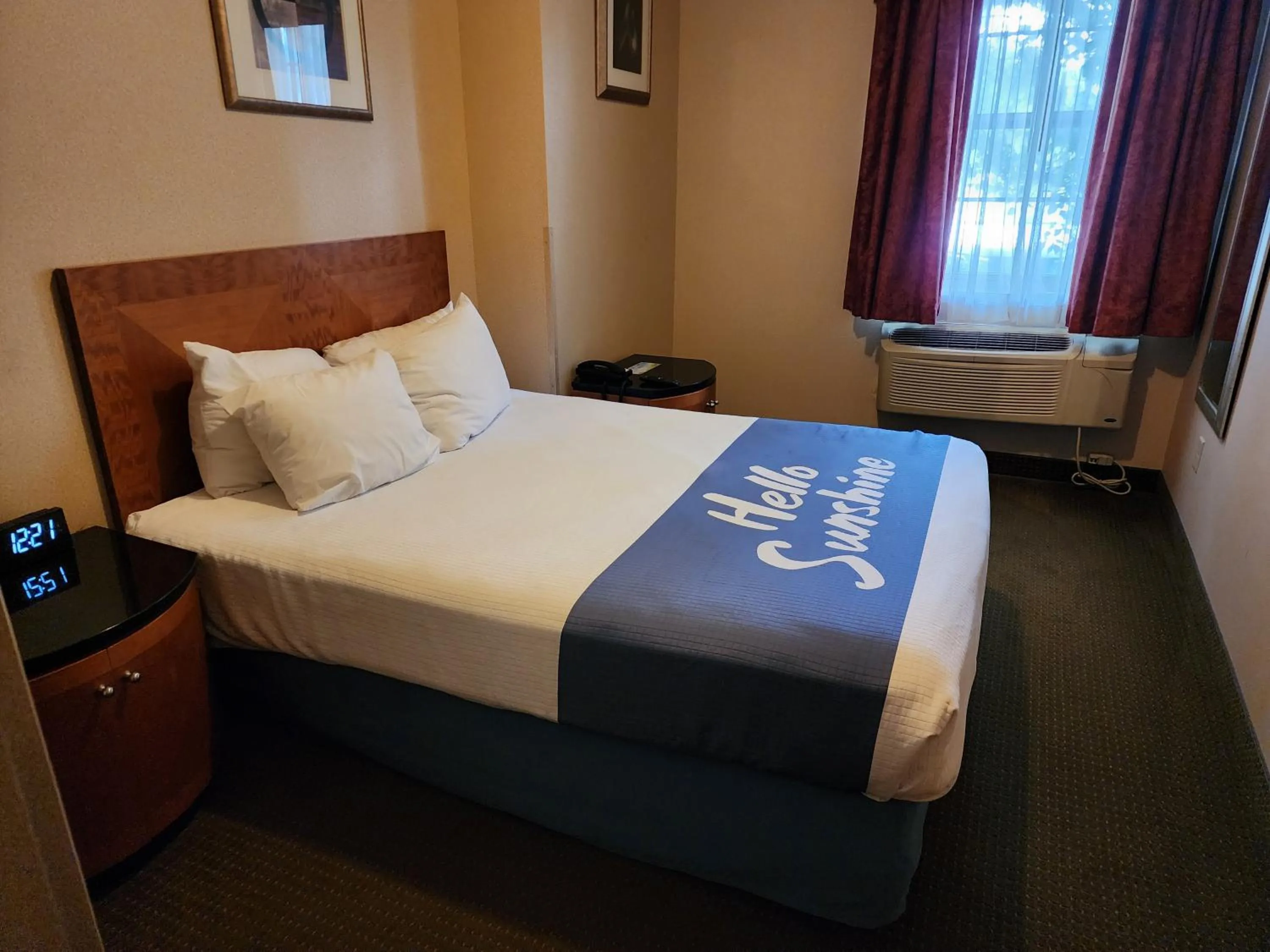 Bedroom, Bed in Days Inn by Wyndham Luray Shenandoah