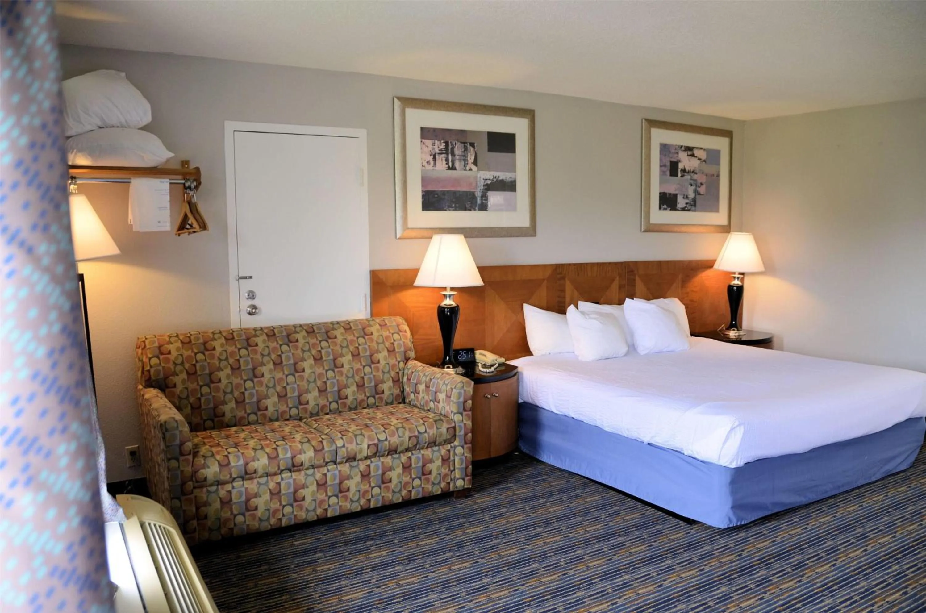 Photo of the whole room, Bed in Days Inn by Wyndham Luray Shenandoah