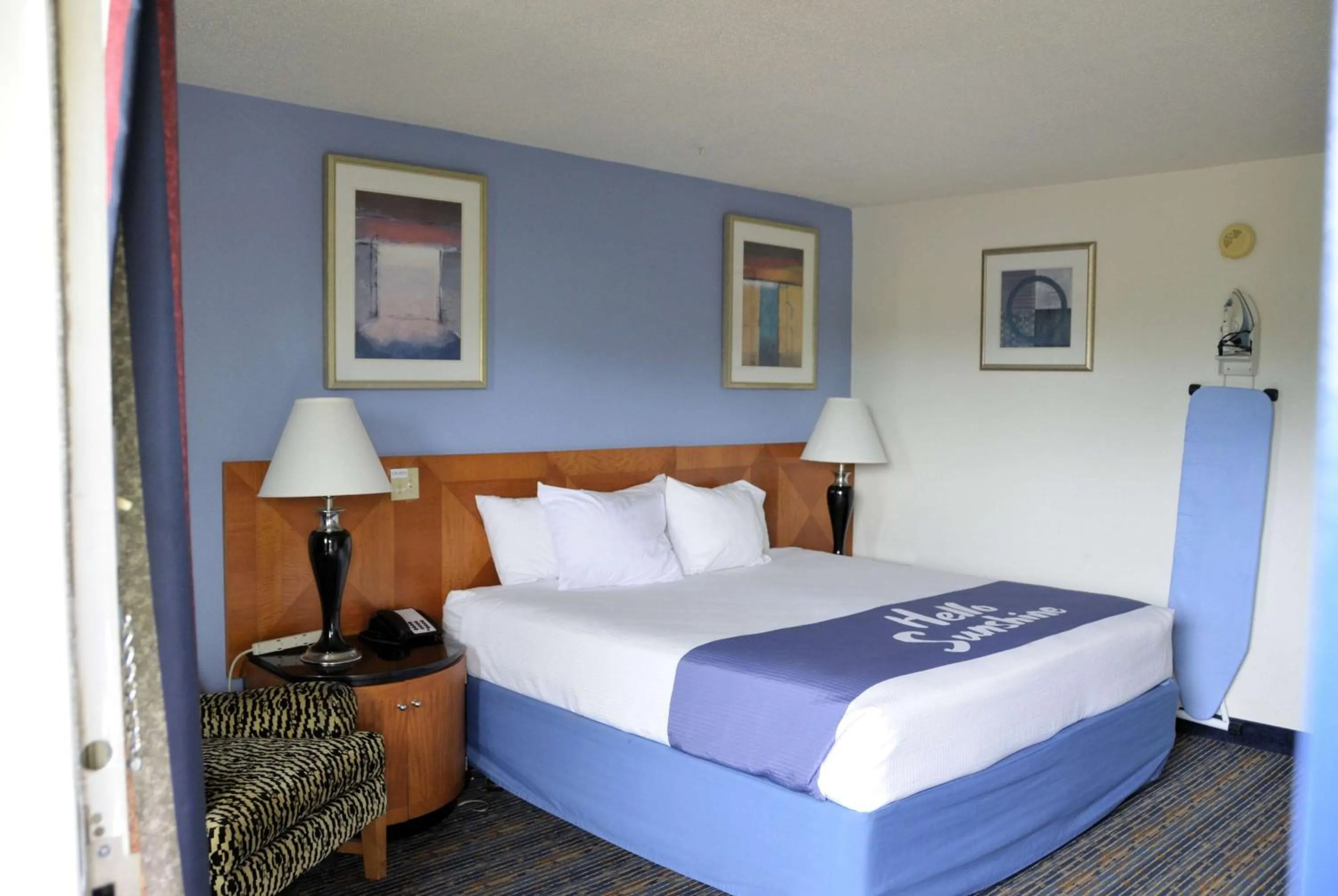 Photo of the whole room, Bed in Days Inn by Wyndham Luray Shenandoah