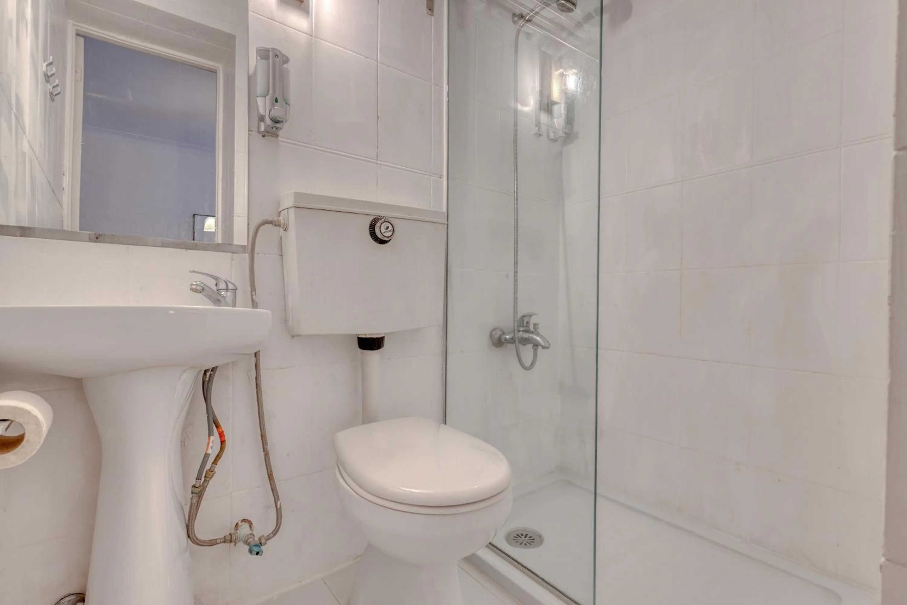 Shower in Hotel Borsalino