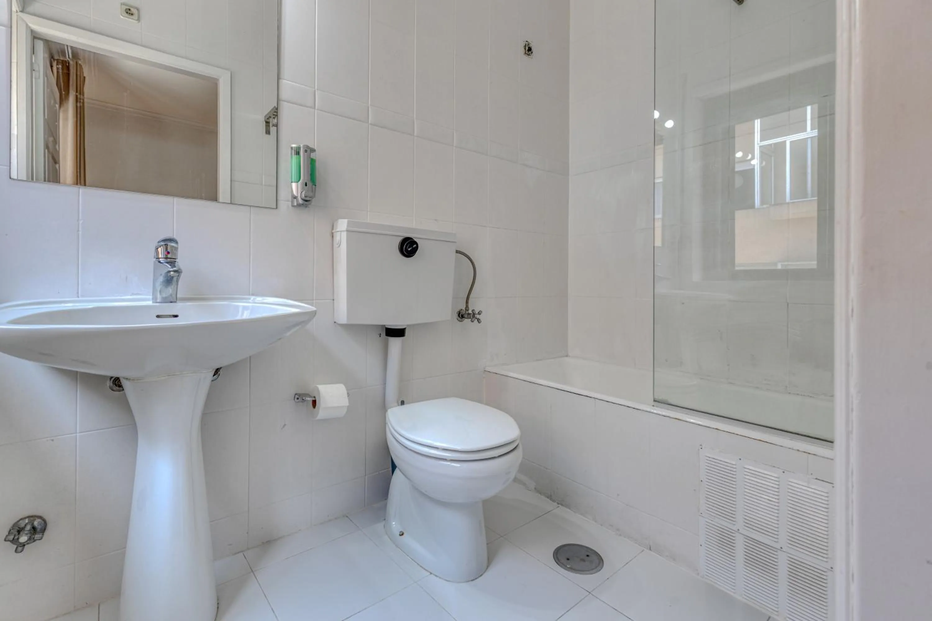 Shower in Hotel Borsalino