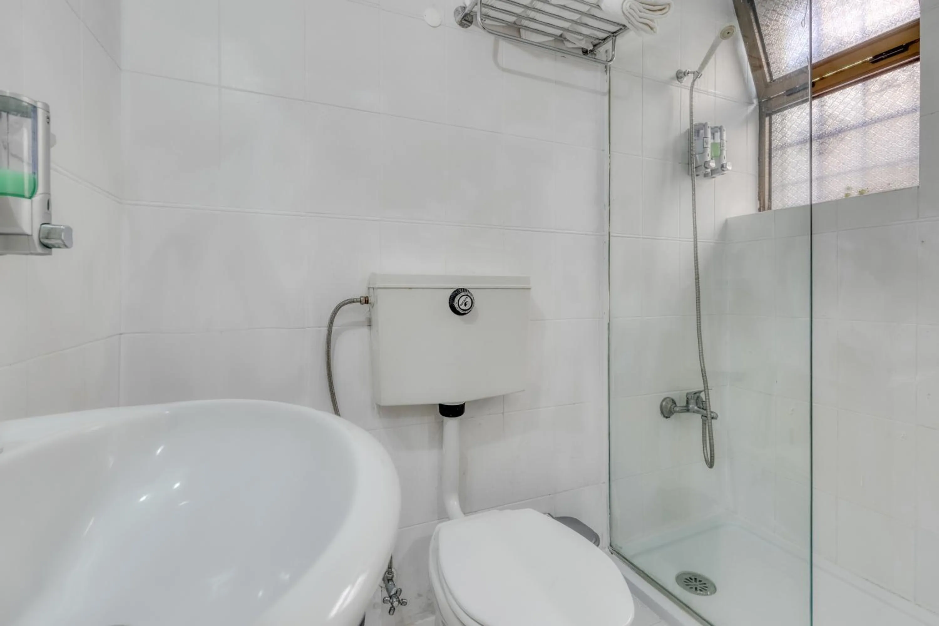 Shower in Hotel Borsalino