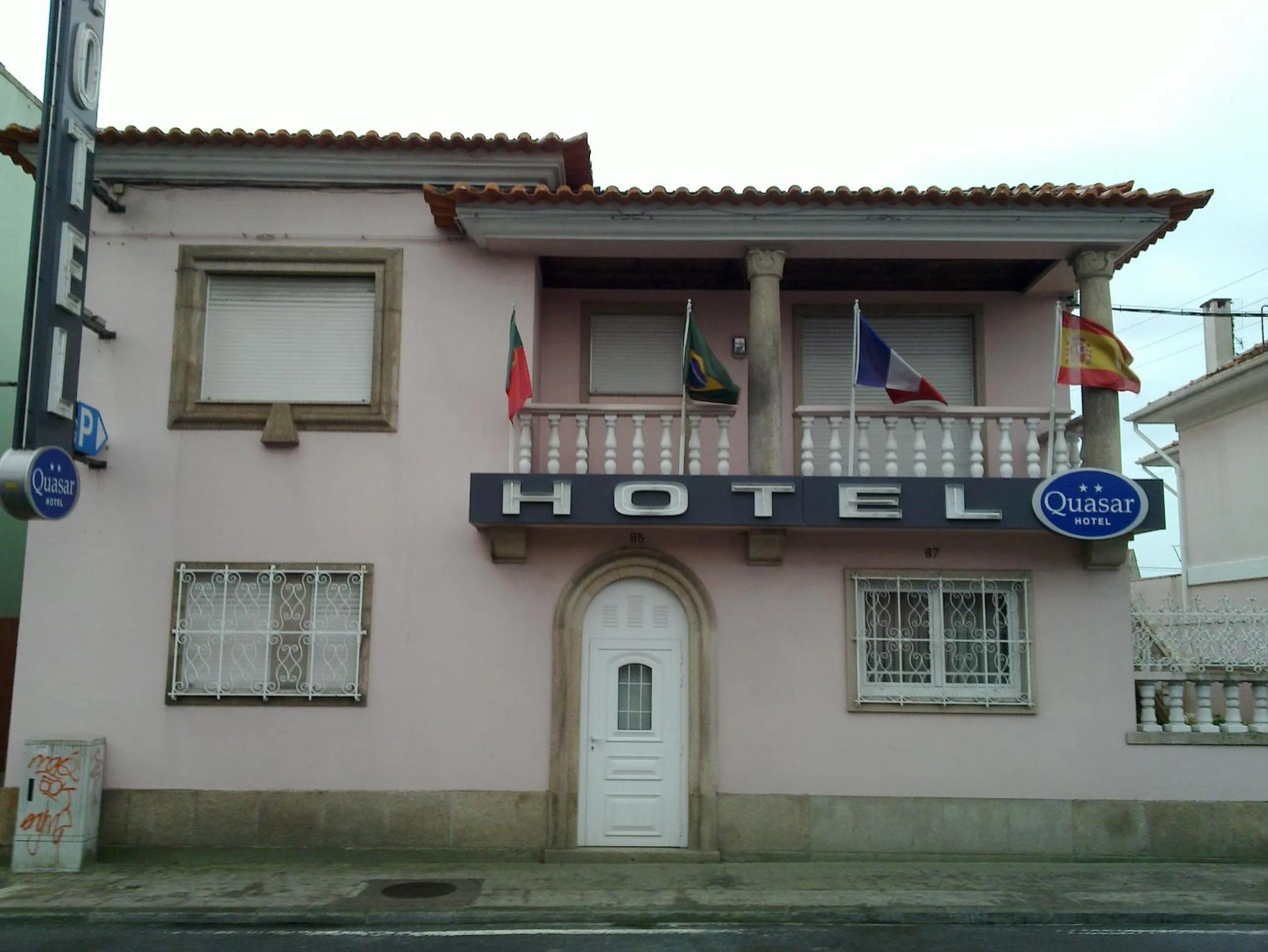 Facade/entrance in Hotel Quasar