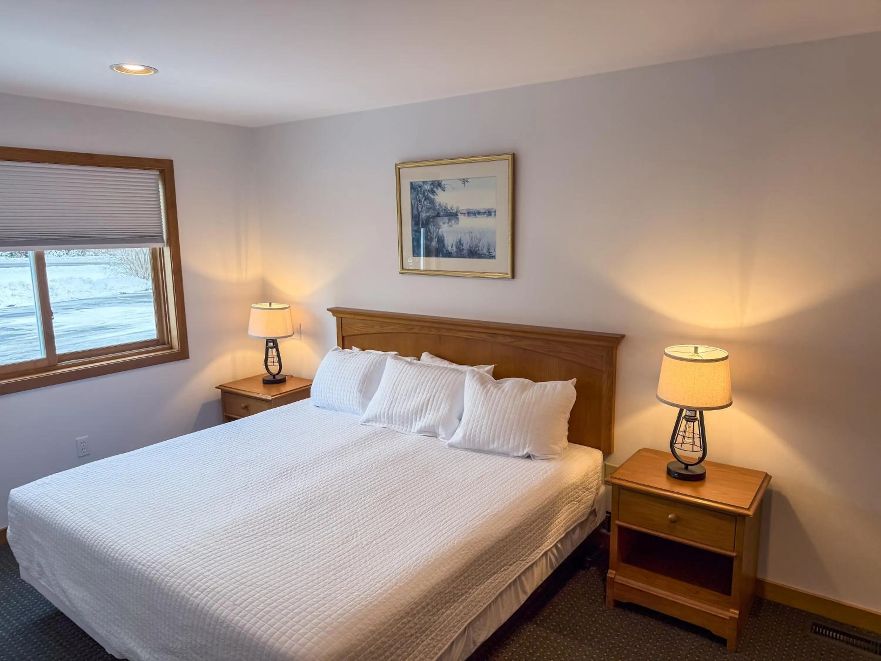 Bed in Stowe Motel & Snowdrift