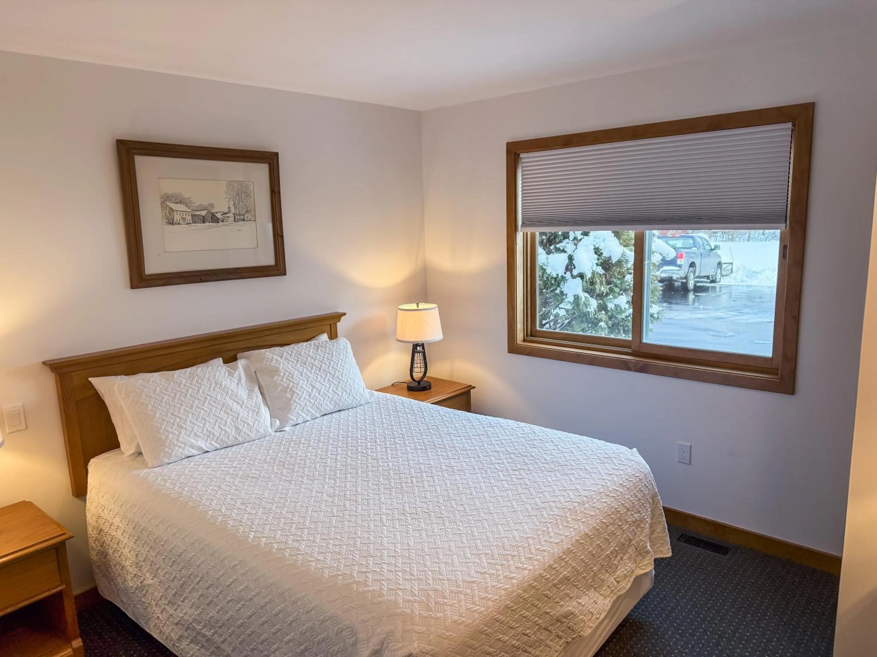 Bed in Stowe Motel & Snowdrift