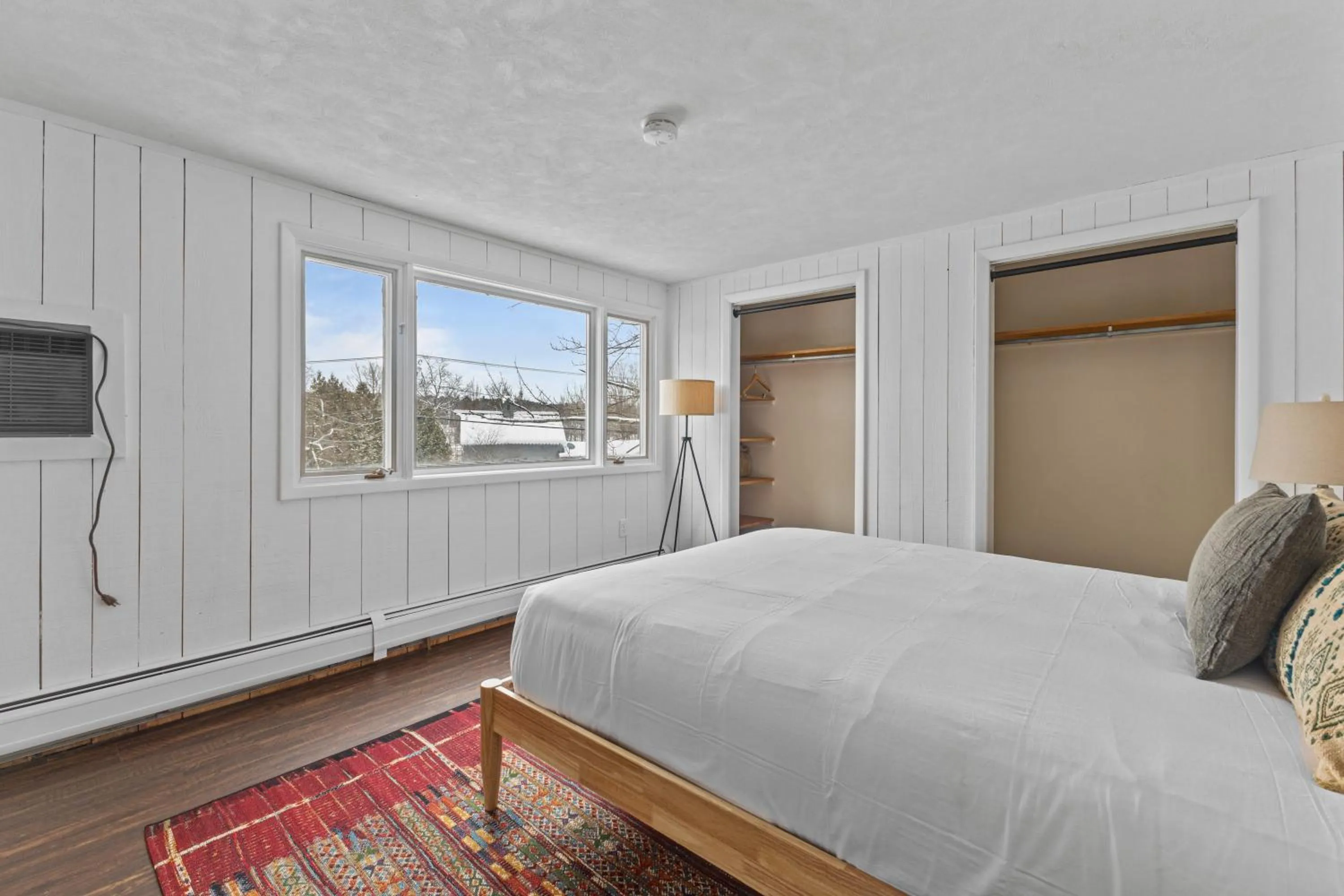 Bed in Stowe Motel & Snowdrift