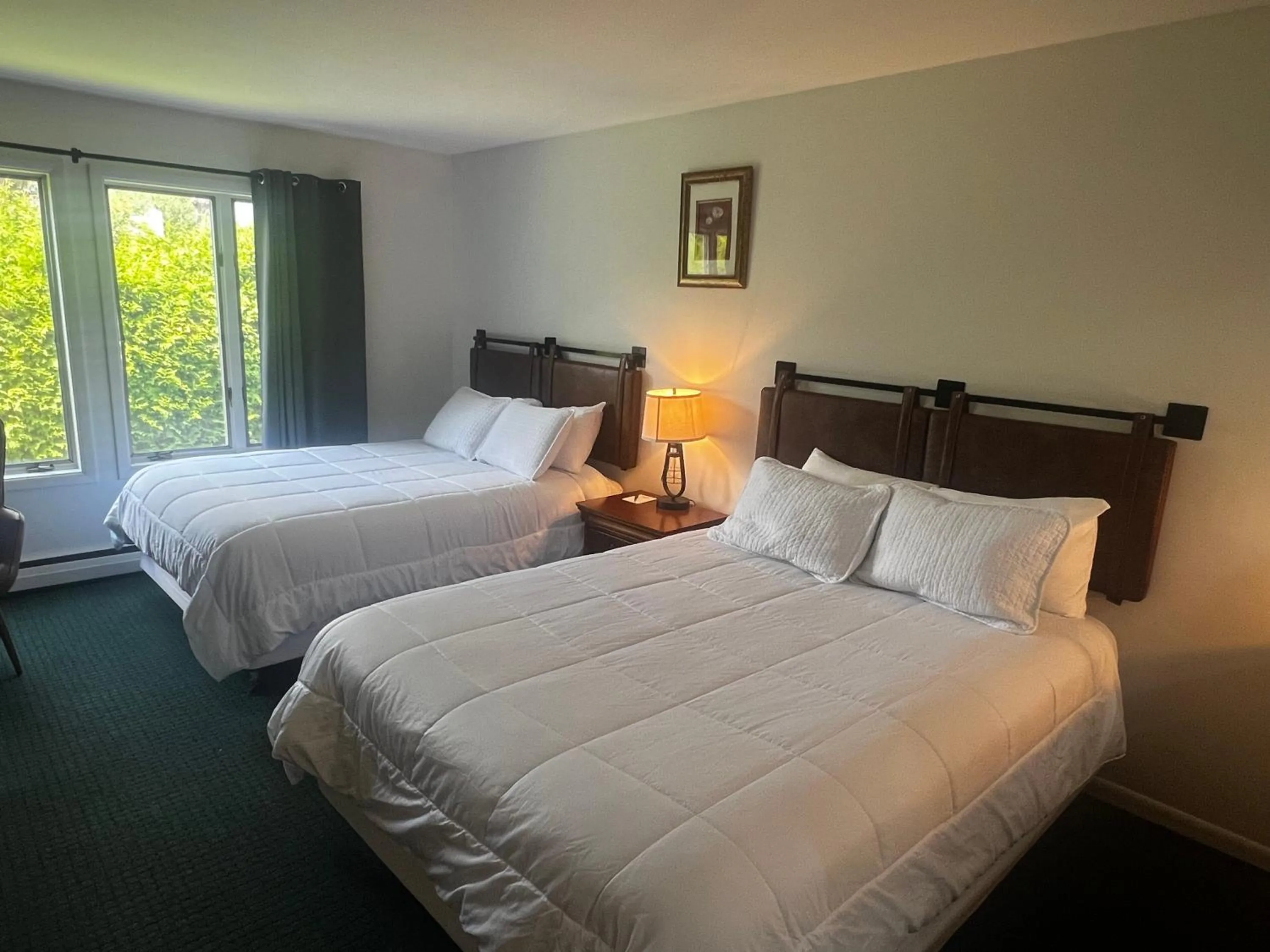 Bed in Stowe Motel & Snowdrift