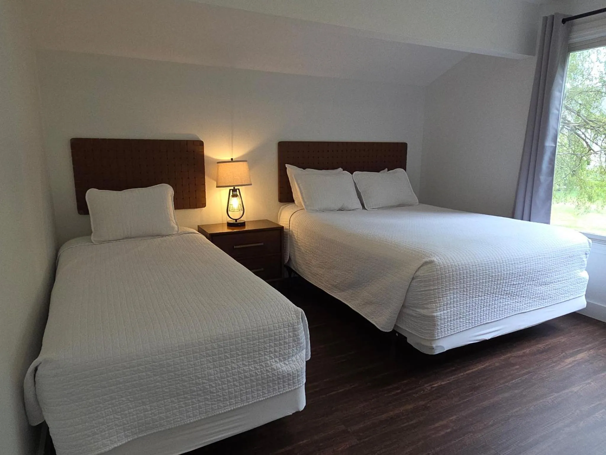 Bed in Stowe Motel & Snowdrift