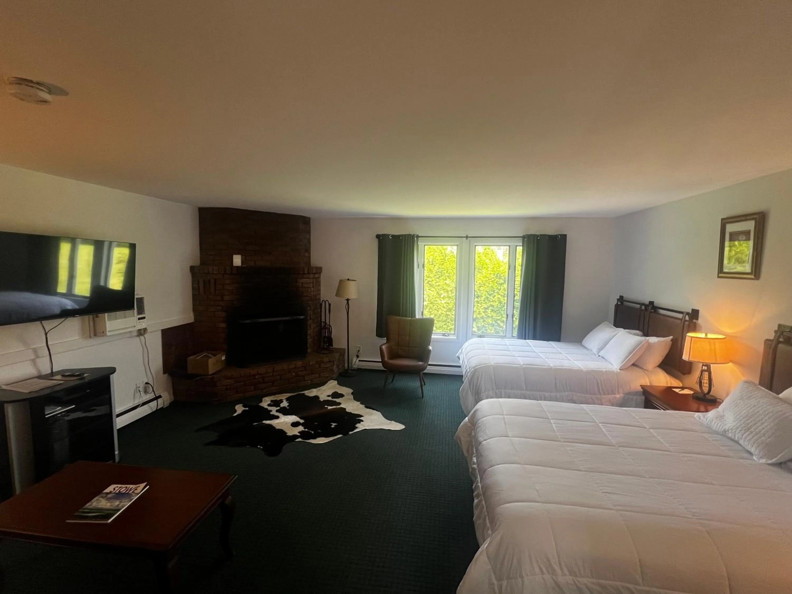 Bed in Stowe Motel & Snowdrift