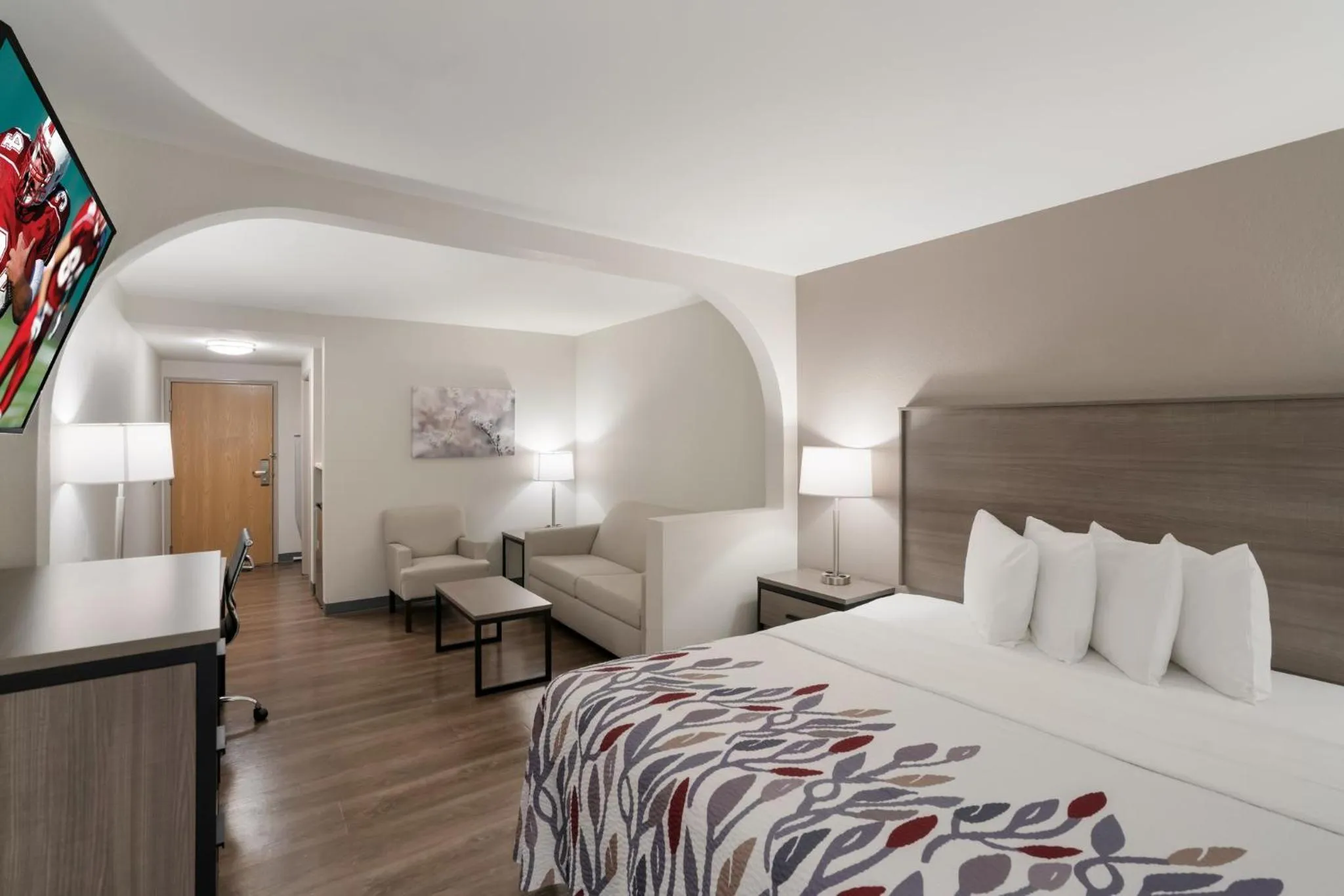 Bedroom, Bed in Red Roof Inn & Suites Carrollton, GA - West Georgia