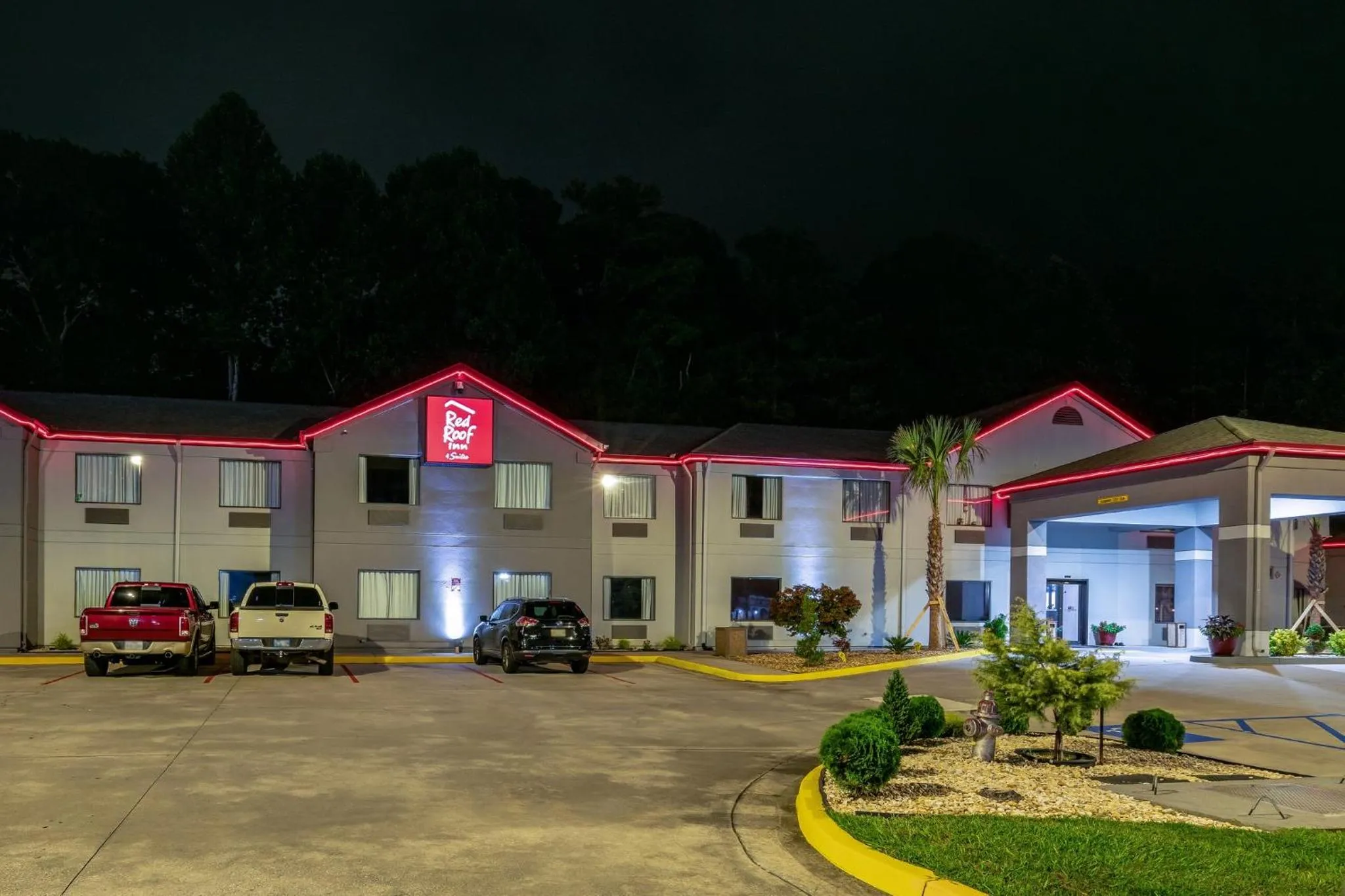 Property building in Red Roof Inn & Suites Carrollton, GA - West Georgia