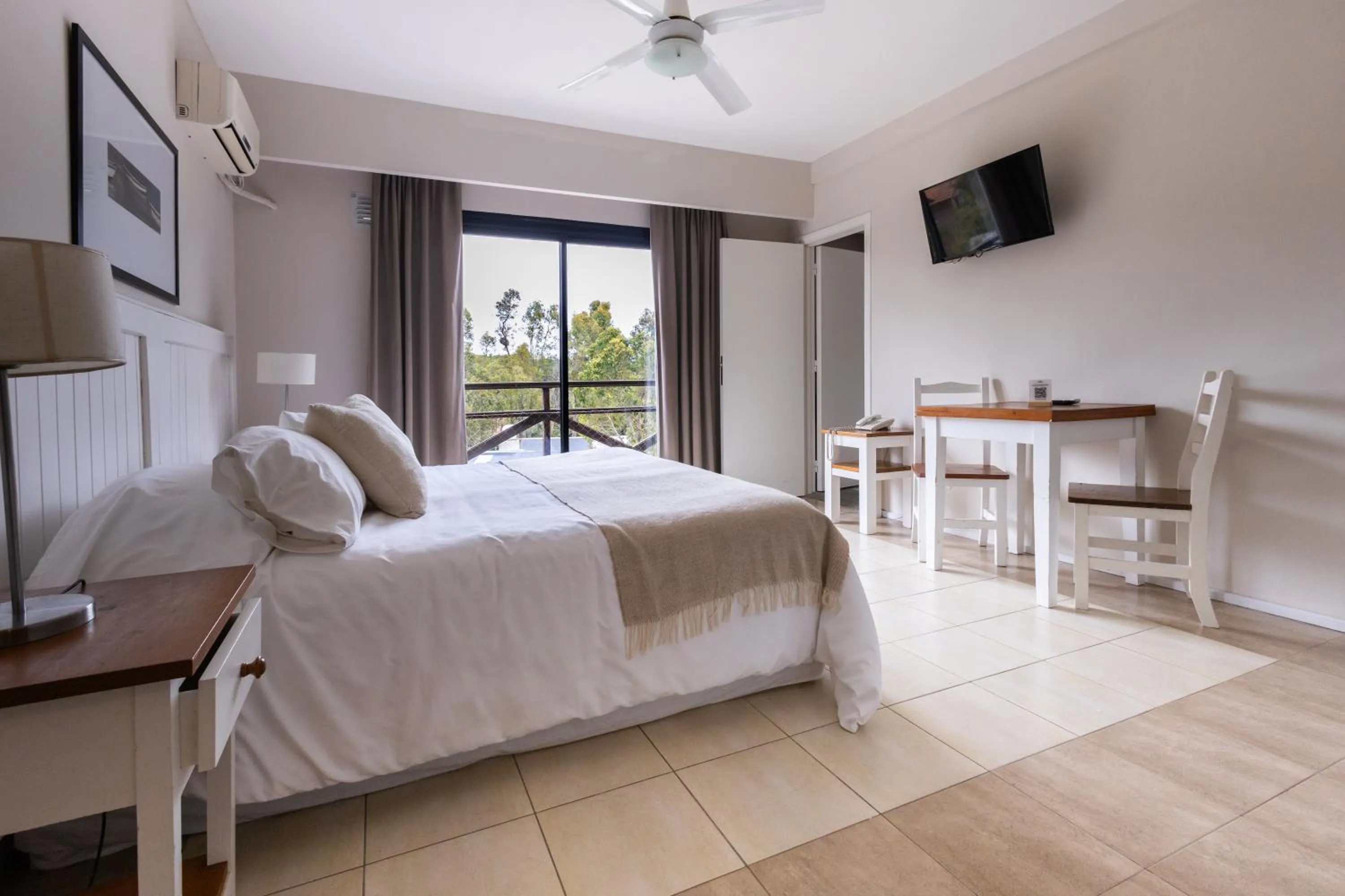 Photo of the whole room, Bed in Green Sea Apart Hotel