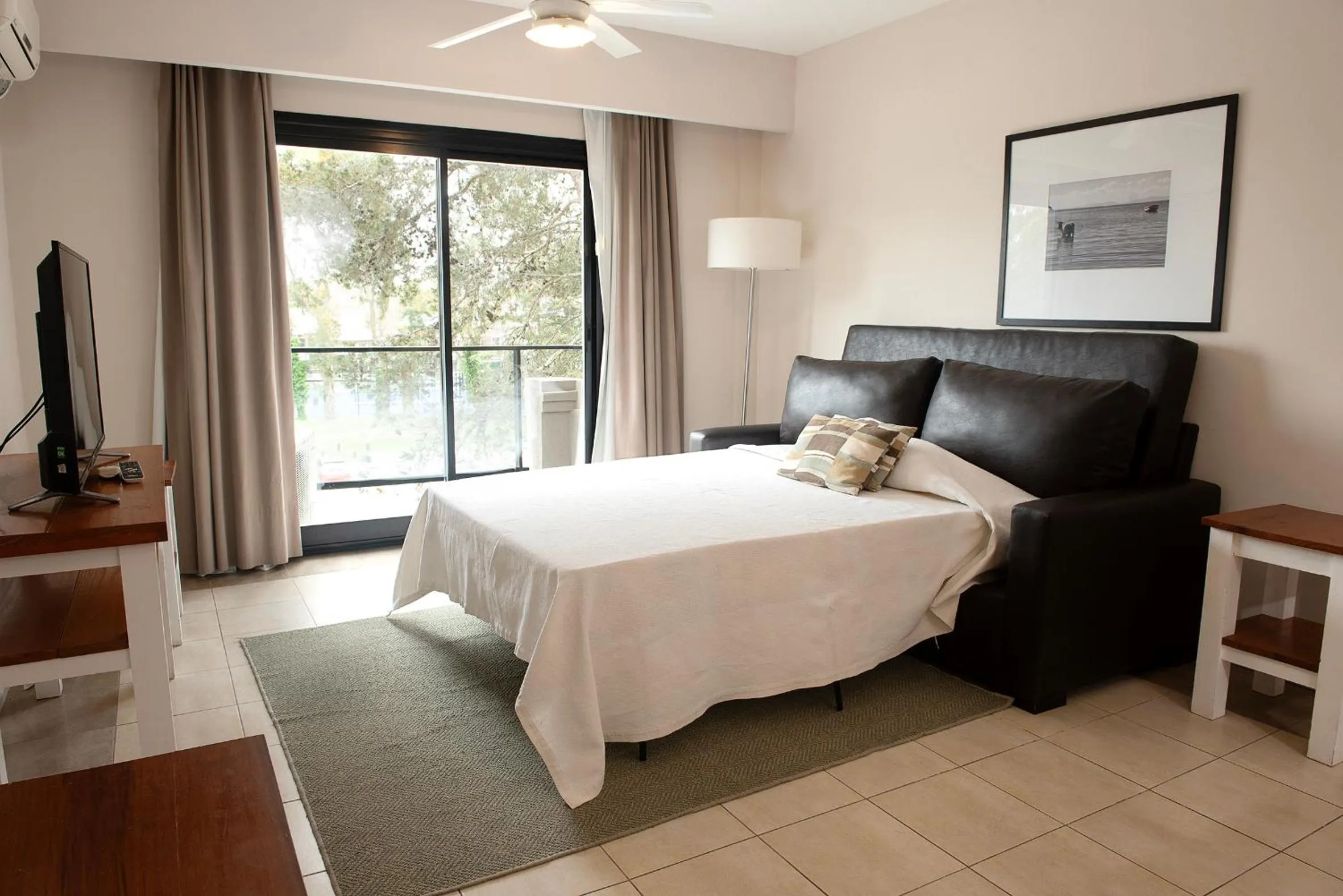 Bed in Green Sea Apart Hotel