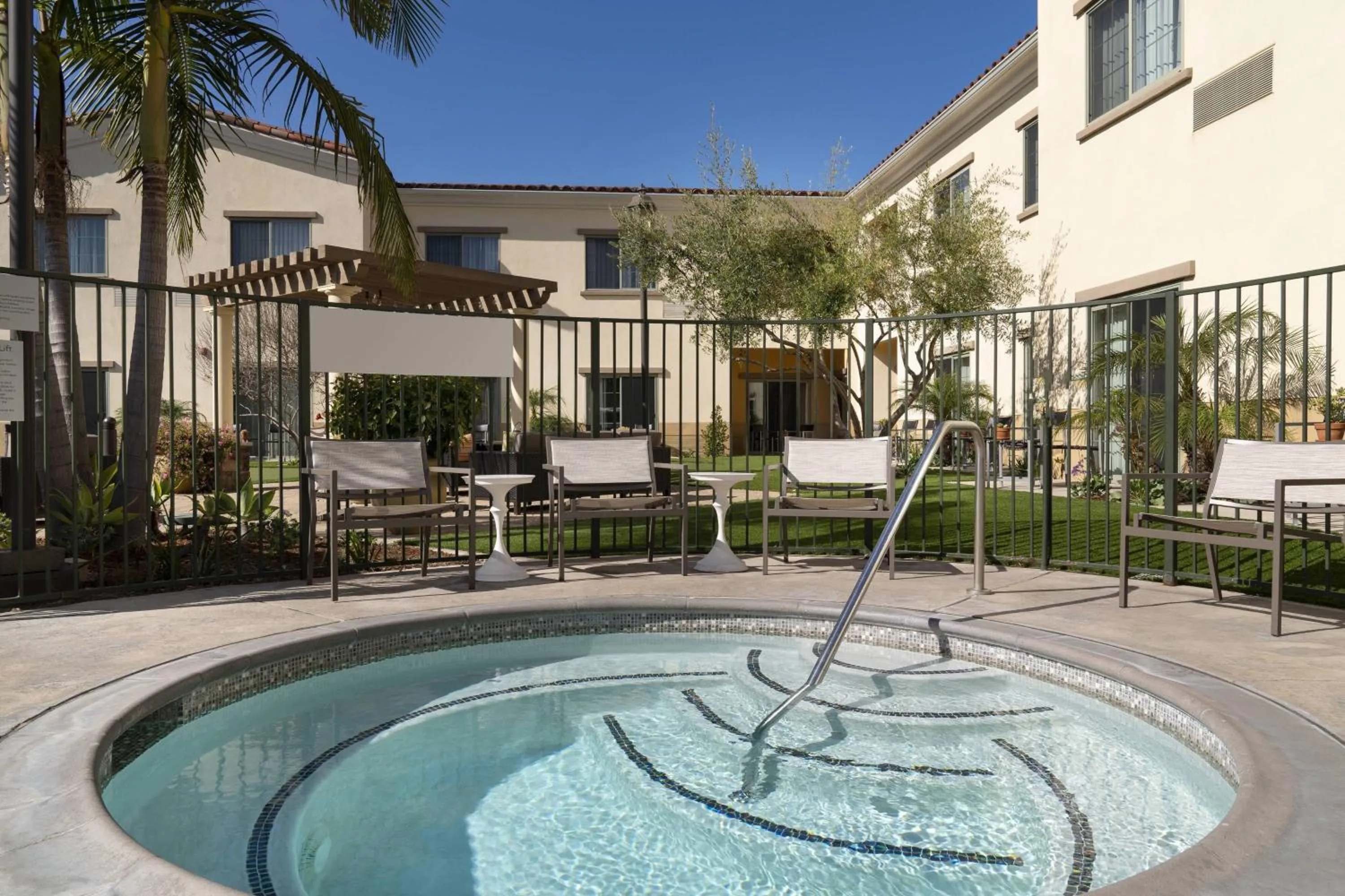 Area and facilities in Courtyard by Marriott Santa Barbara Goleta