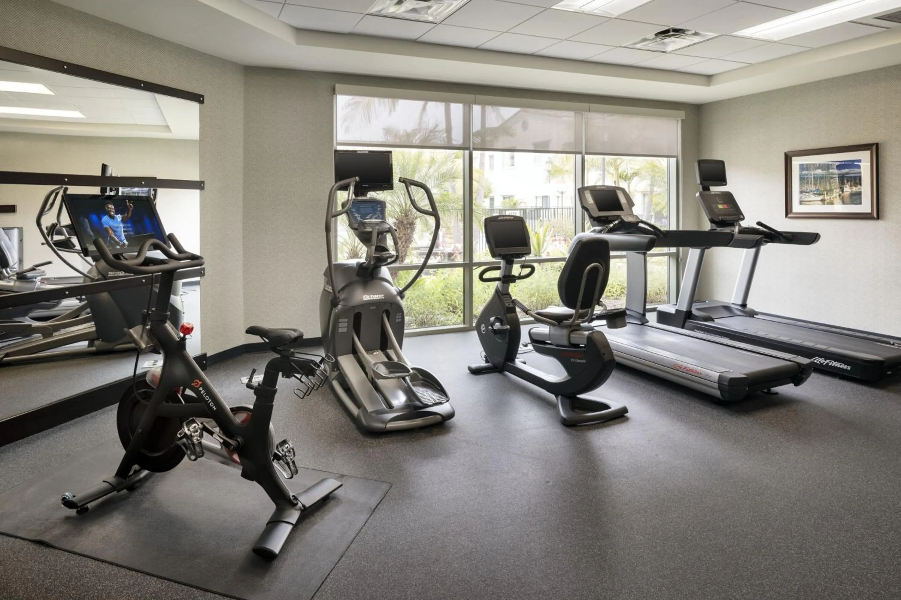 Fitness centre/facilities in Courtyard by Marriott Santa Barbara Goleta