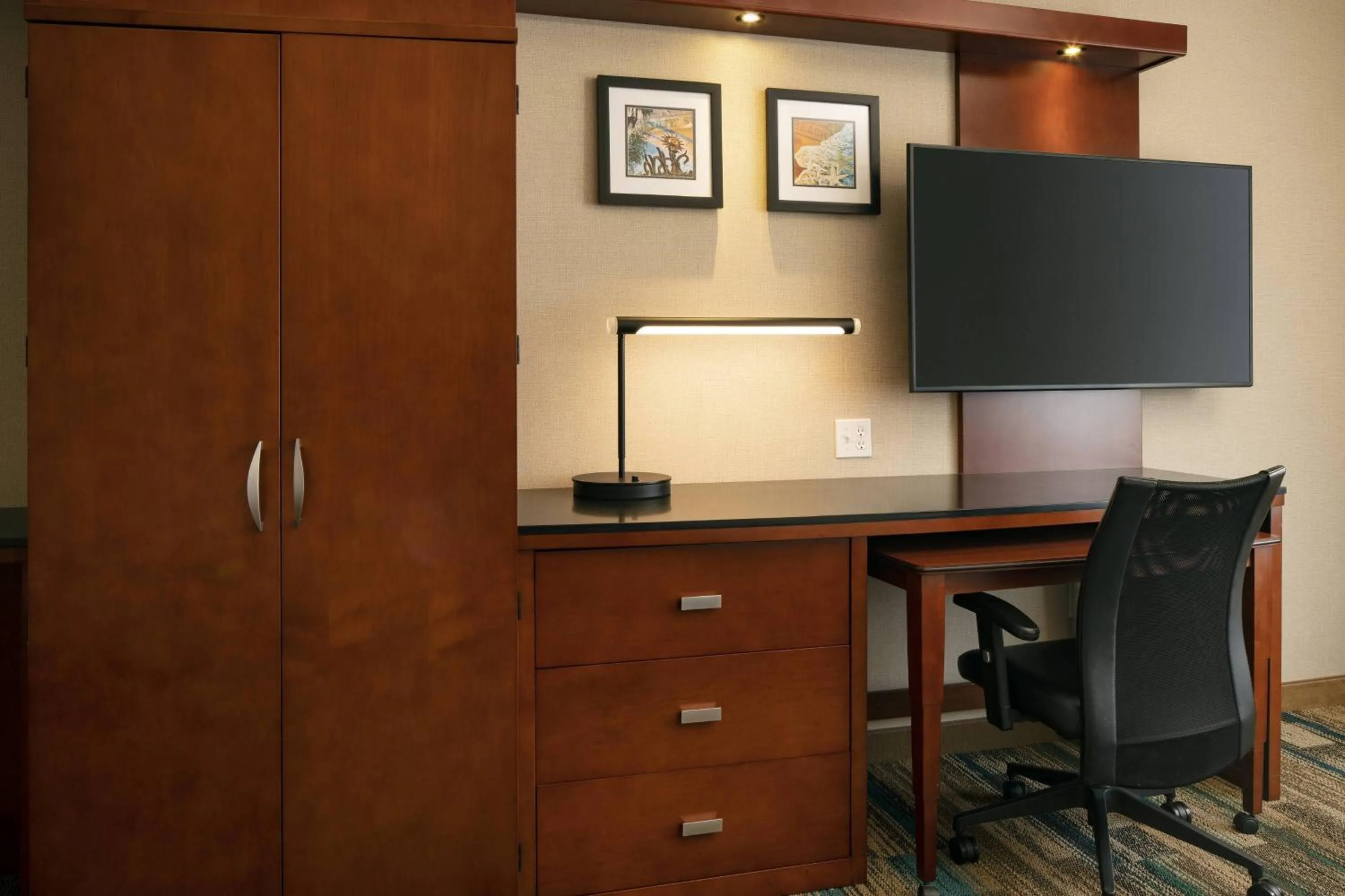 Photo of the whole room in Courtyard by Marriott Santa Barbara Goleta