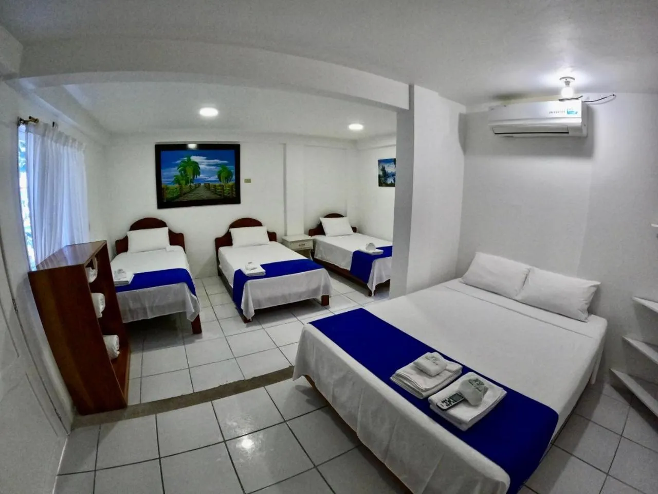 group of guests, Bed in Galápagos Isabela Hotel Loja