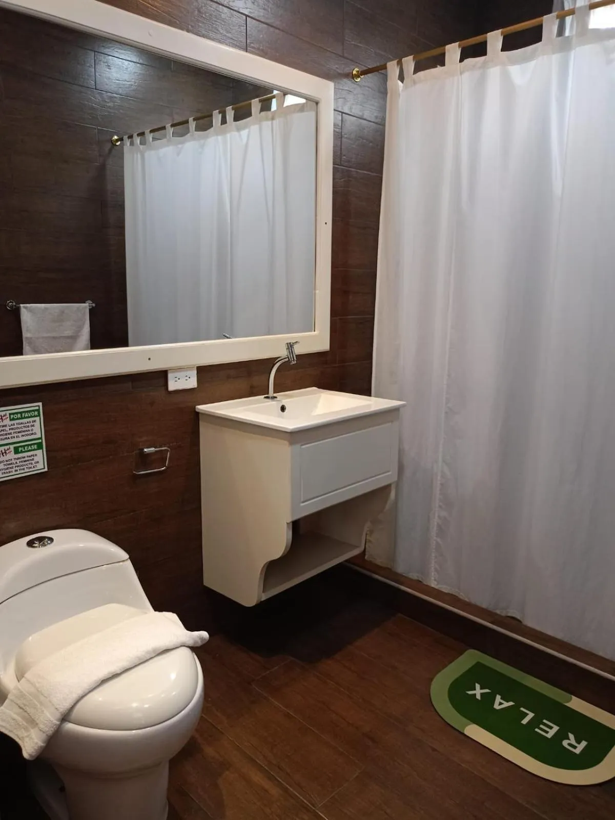 Bathroom in Galápagos Isabela Hotel Loja