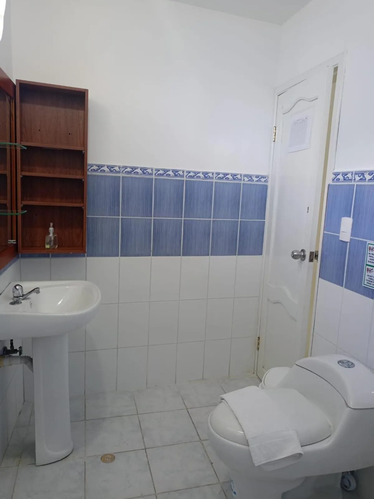 Toilet in Galápagos Isabela Hotel Loja