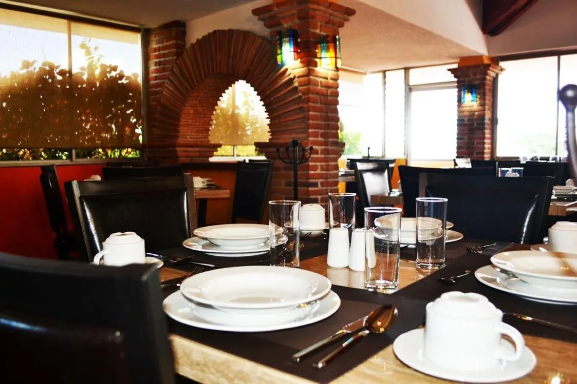 Restaurant/places to eat in Hotel Rinconada de Cortes