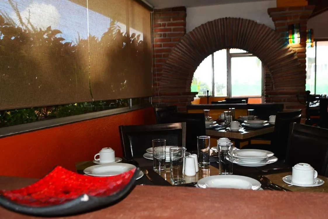 Restaurant/places to eat in Hotel Rinconada de Cortes