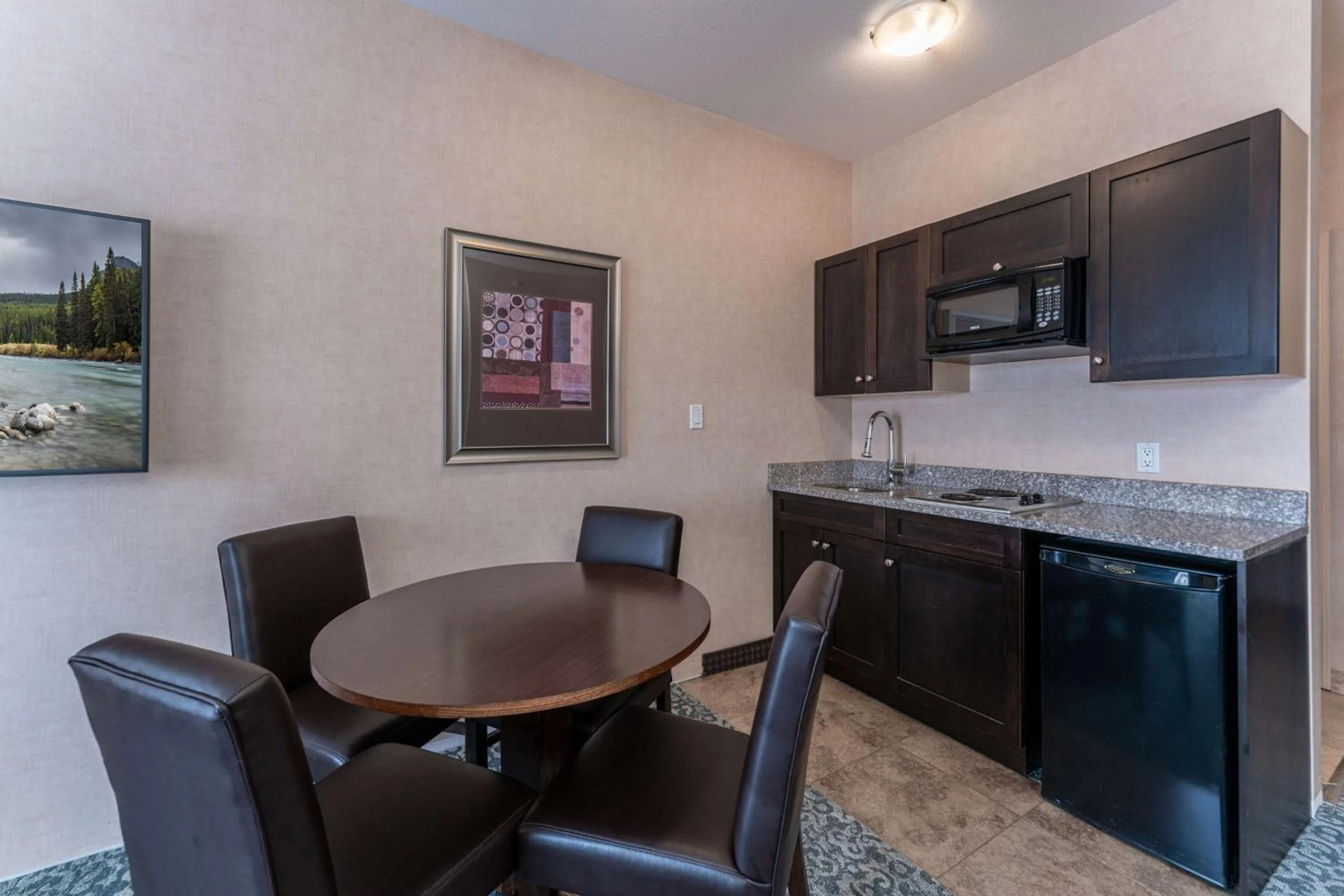 Kitchen or kitchenette in Prestige Cranbrook Hotel, BW Premier Collection