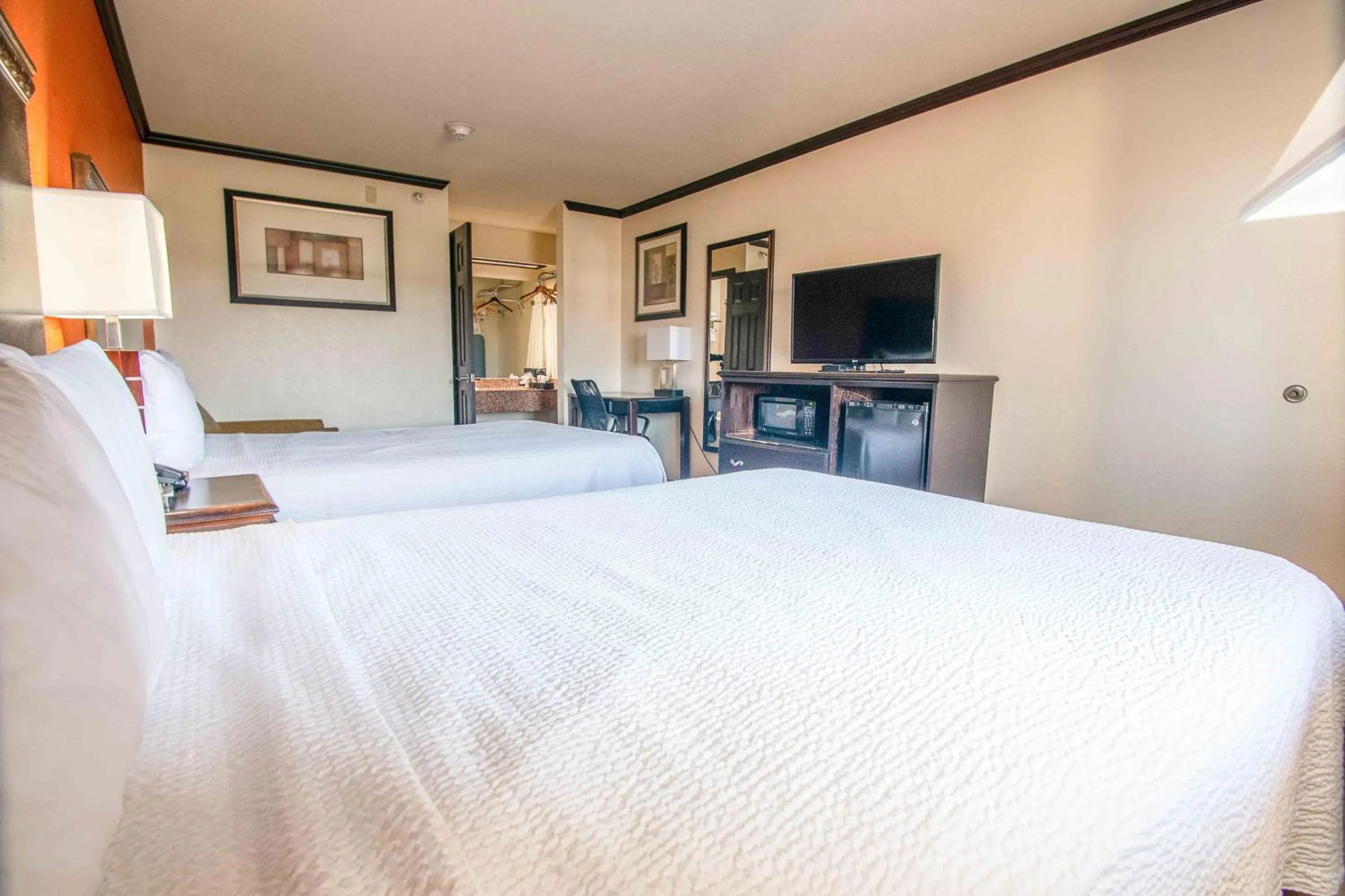 Bed in Days Inn by Wyndham Oklahoma City/Moore