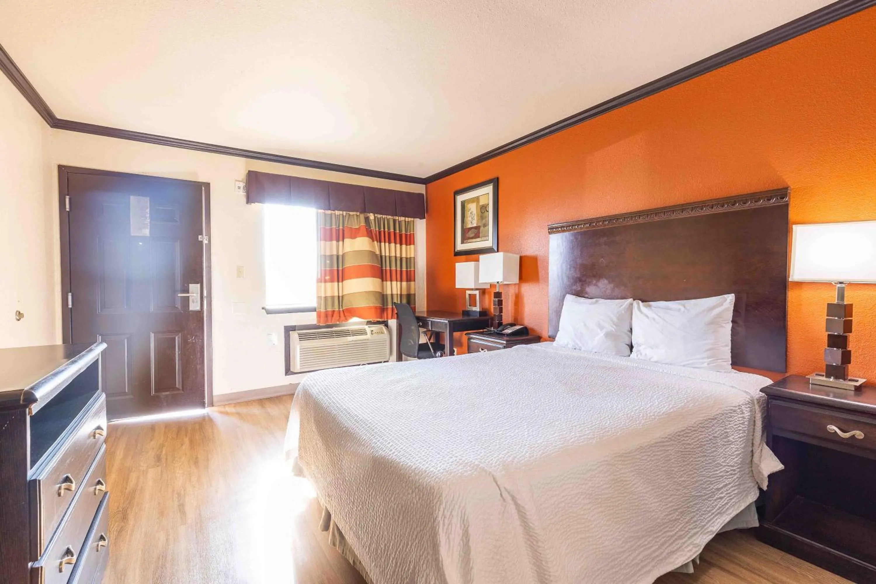 Bed in Days Inn by Wyndham Oklahoma City/Moore