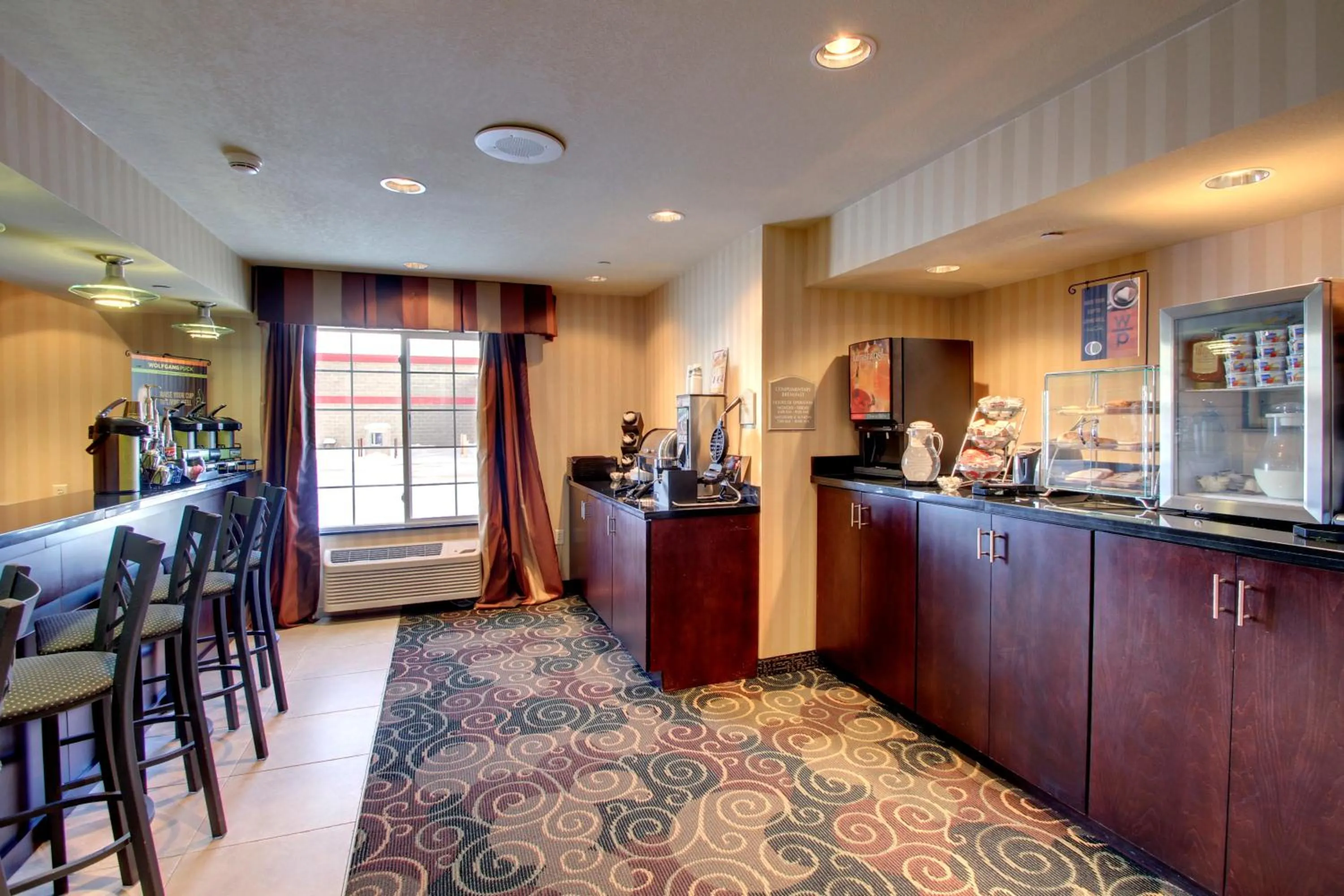 Continental breakfast in Cobblestone Inn & Suites - Carrington