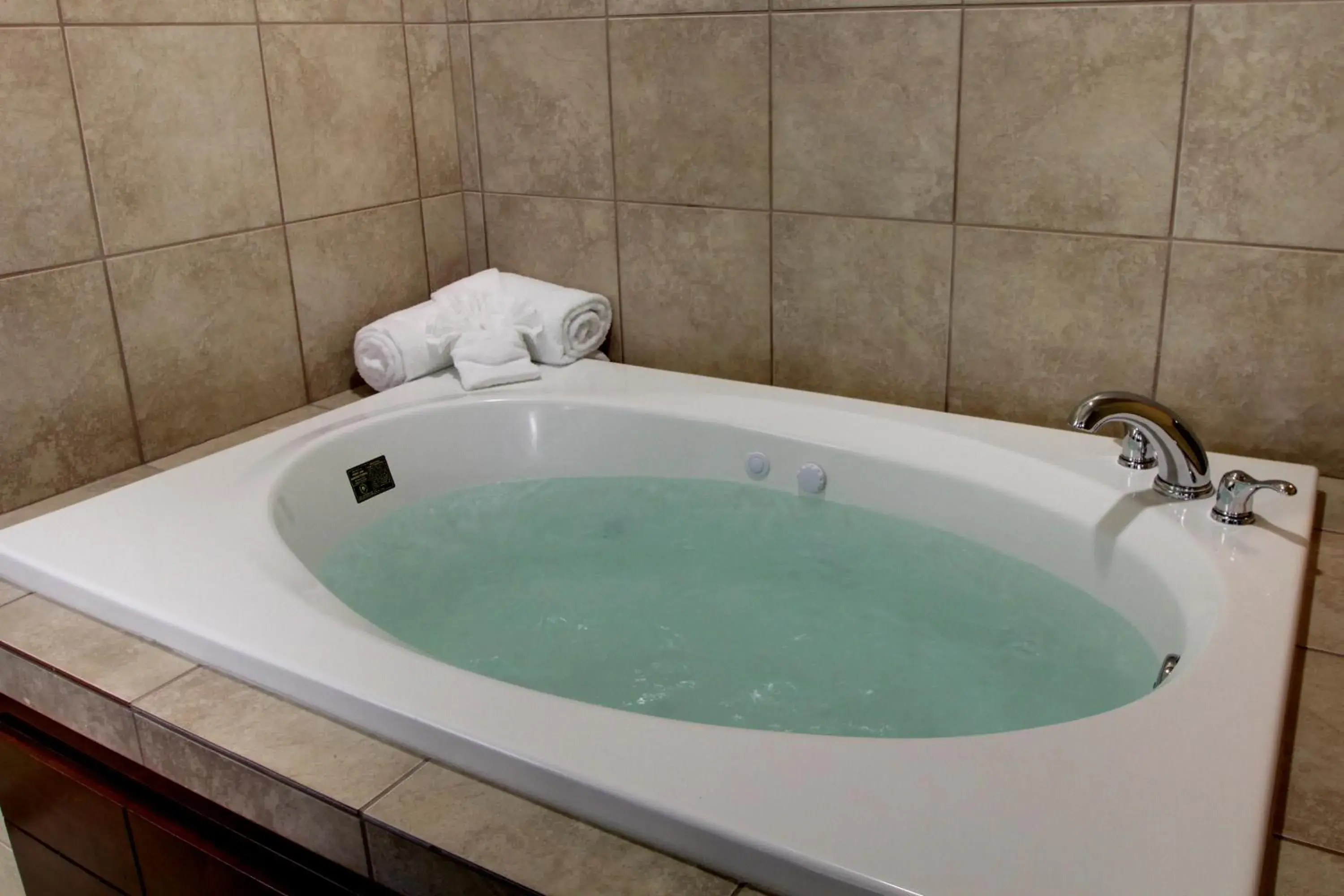 King Suite with Hot Tub - Non-Smoking in Cobblestone Inn & Suites - Carrington King Suite with Hot Tub - Non-Smoking in Cobblestone Inn & Suites - Carrington
