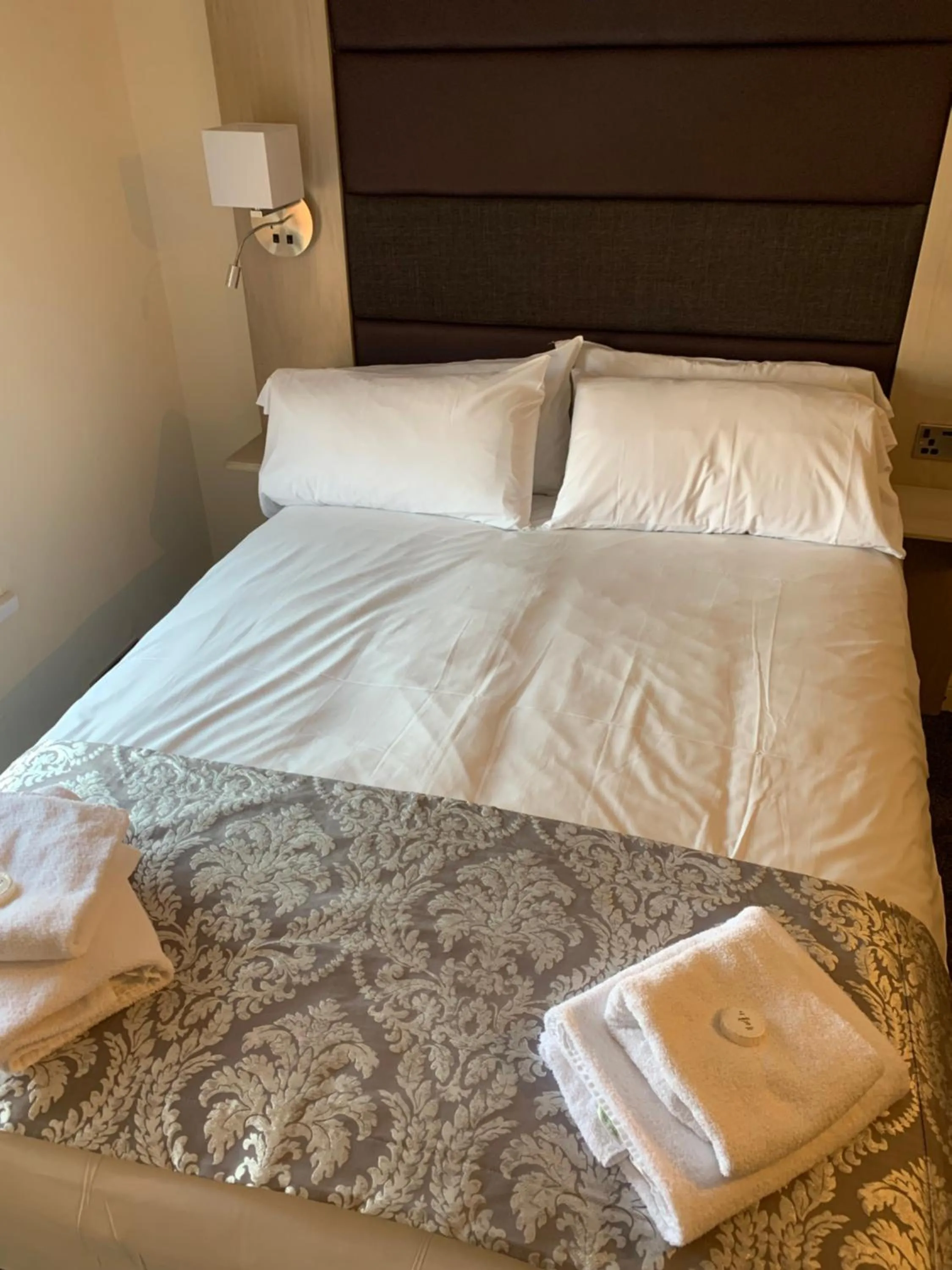 Bed in The Wellington Hotel