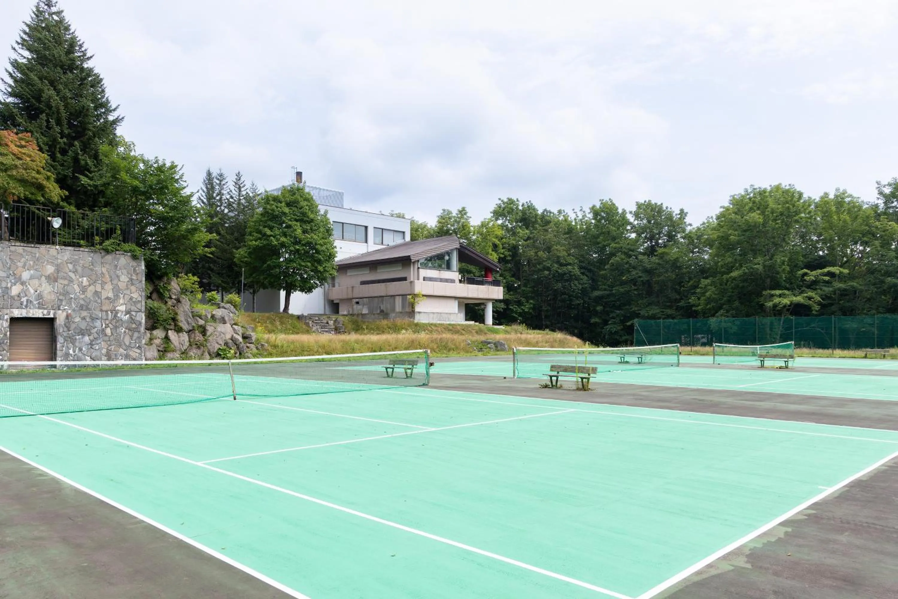 Tennis court in Hotel Kanronomori