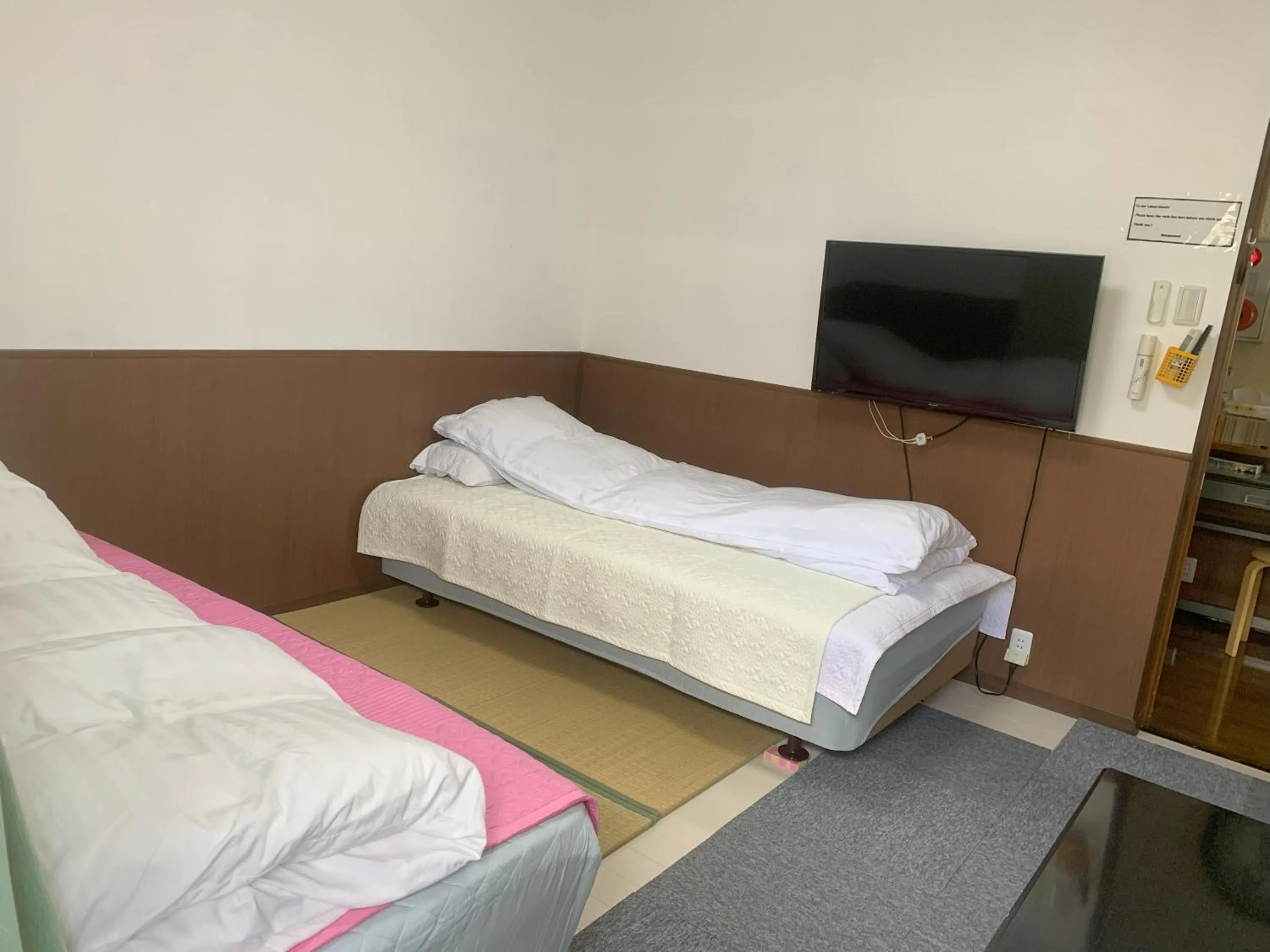 Bed in Oyama Guesthouse Kyoto