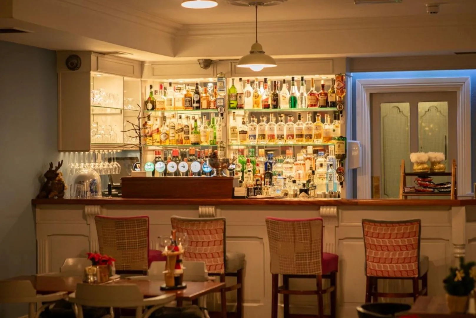 Lounge or bar in Emmet Hotel