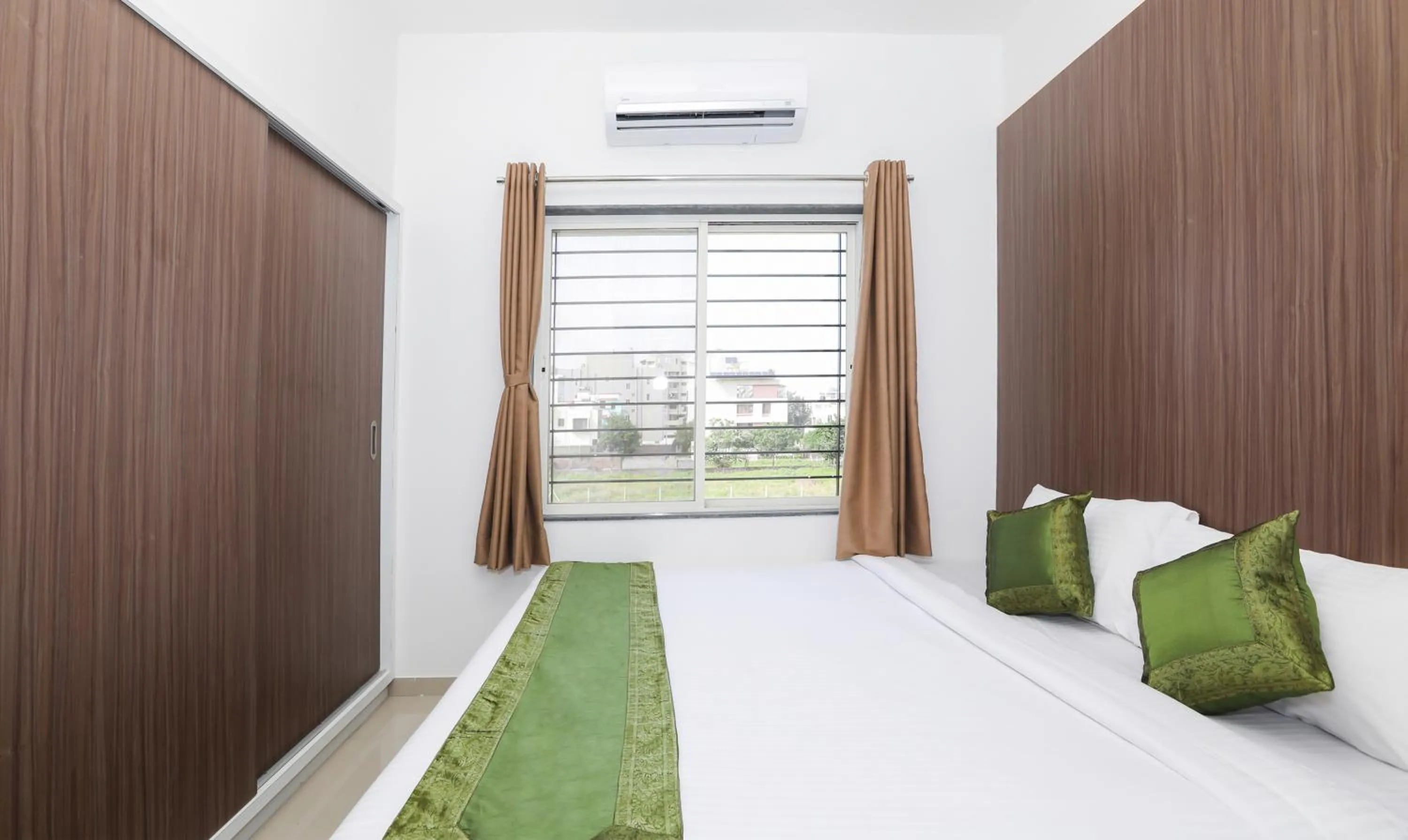 Bedroom, Bed in Treebo Sapphire Studio